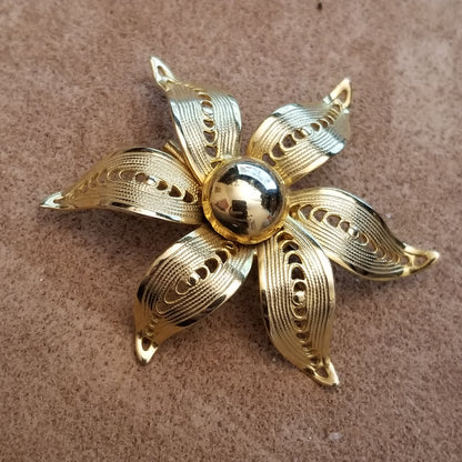 Vintage Gold Tone Flower Brooch