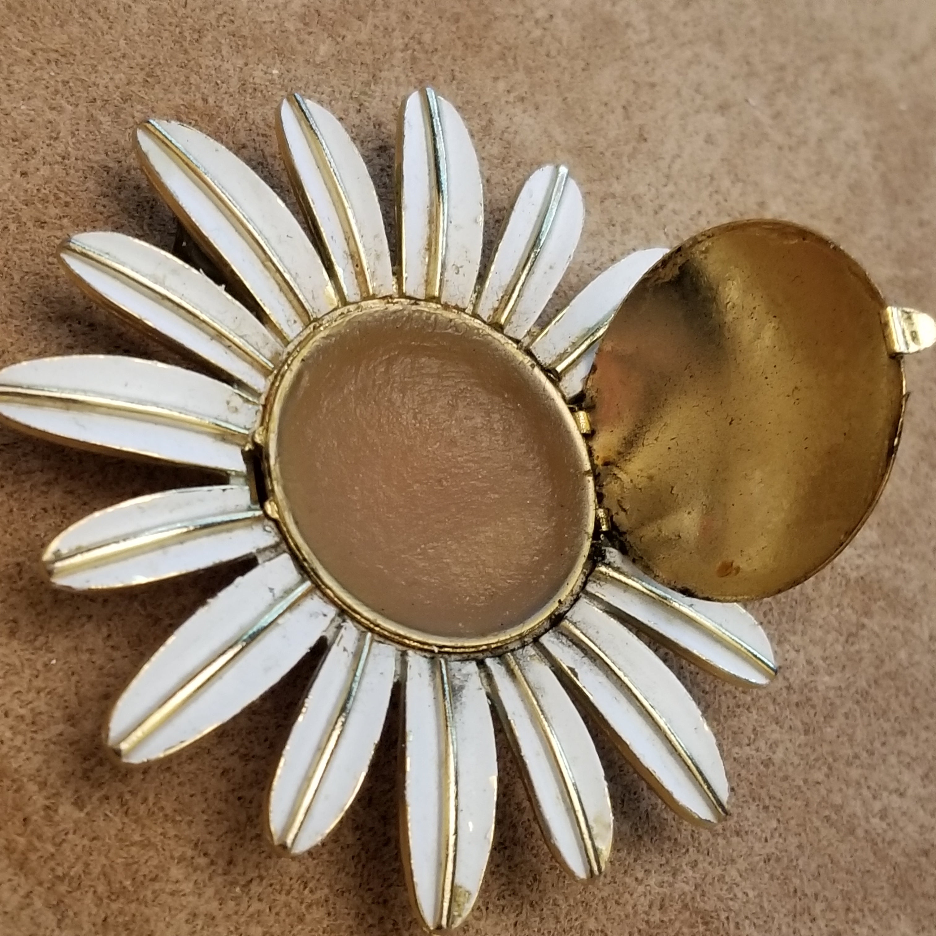 Vintage Avon Daisy Perfume Brooch