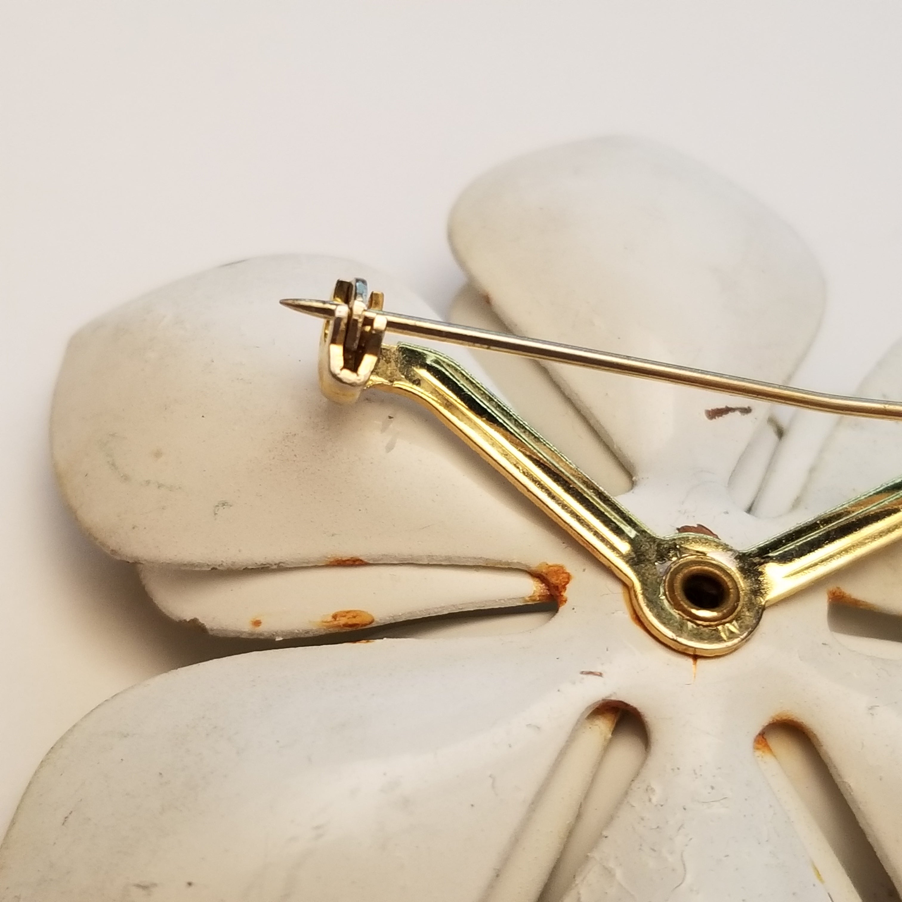 White Rustic Flower Brooch
