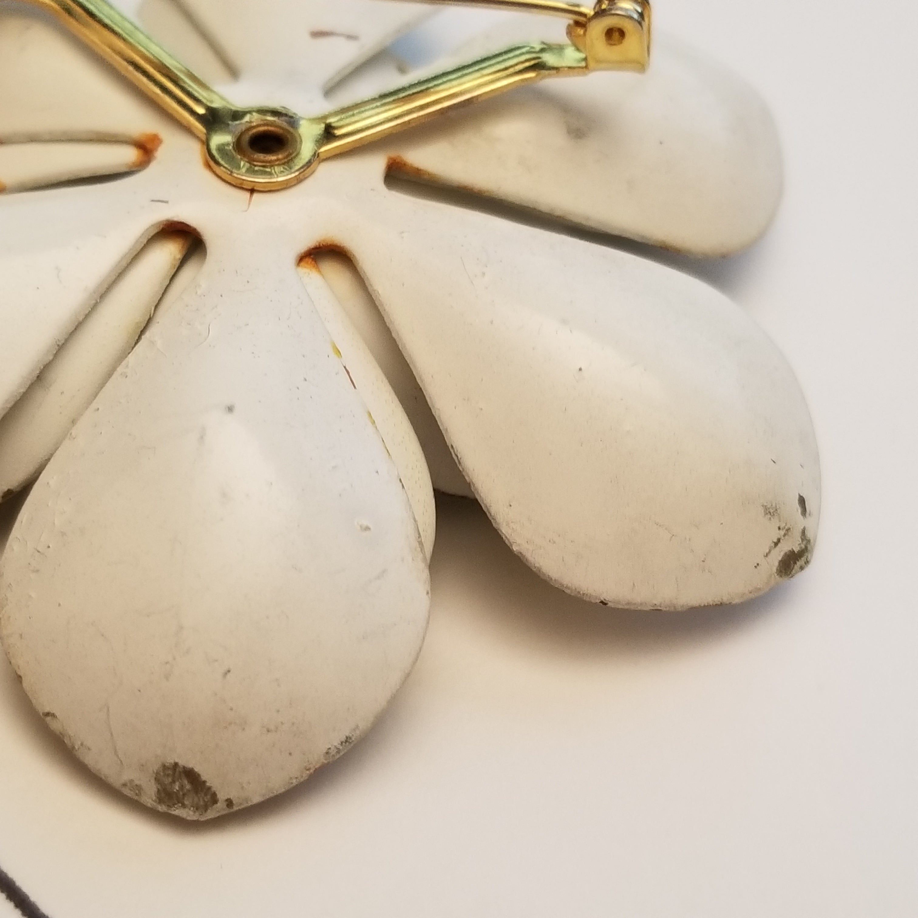 White Rustic Flower Brooch