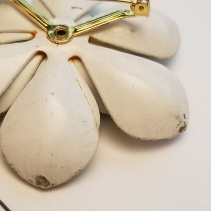 White Rustic Flower Brooch
