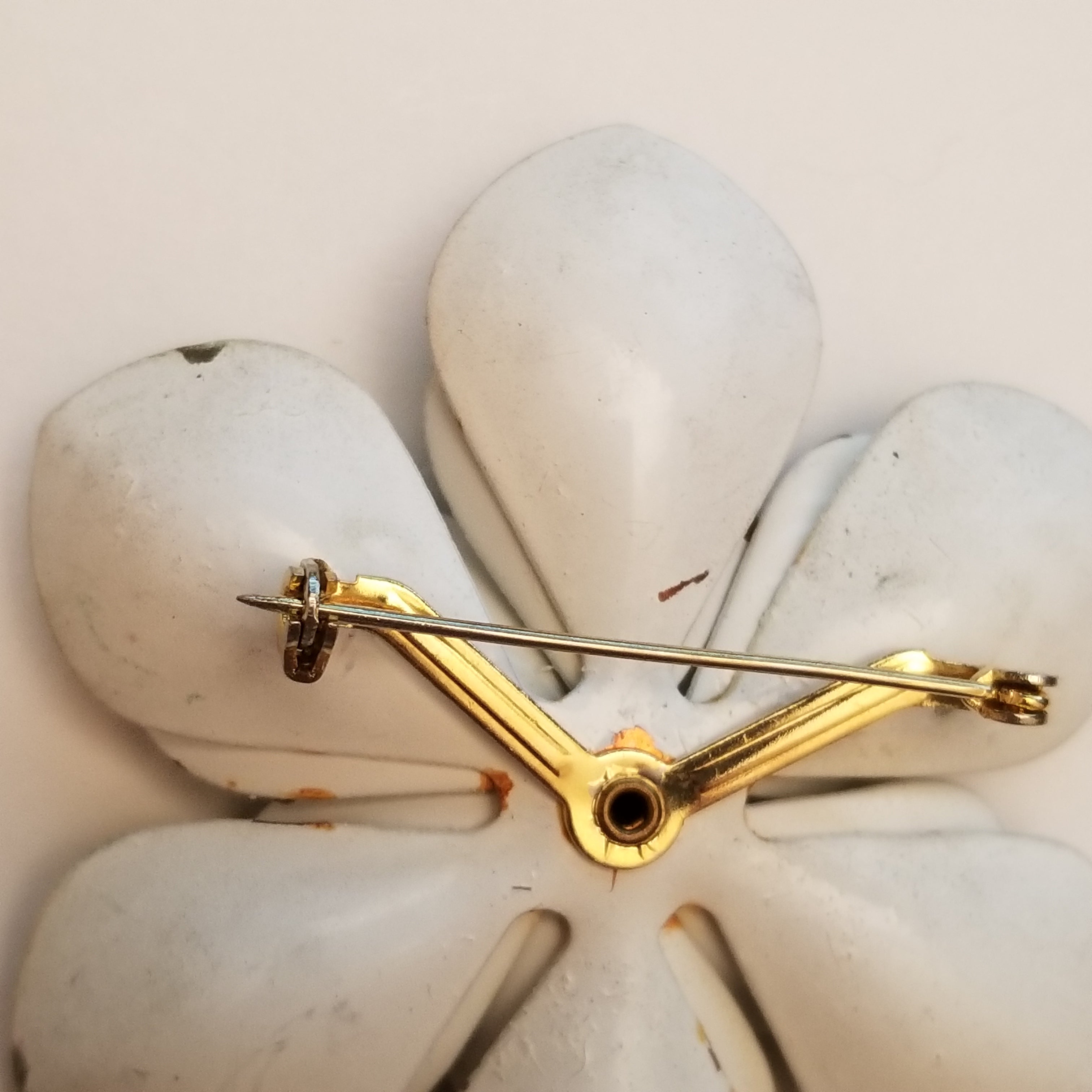 White Rustic Flower Brooch
