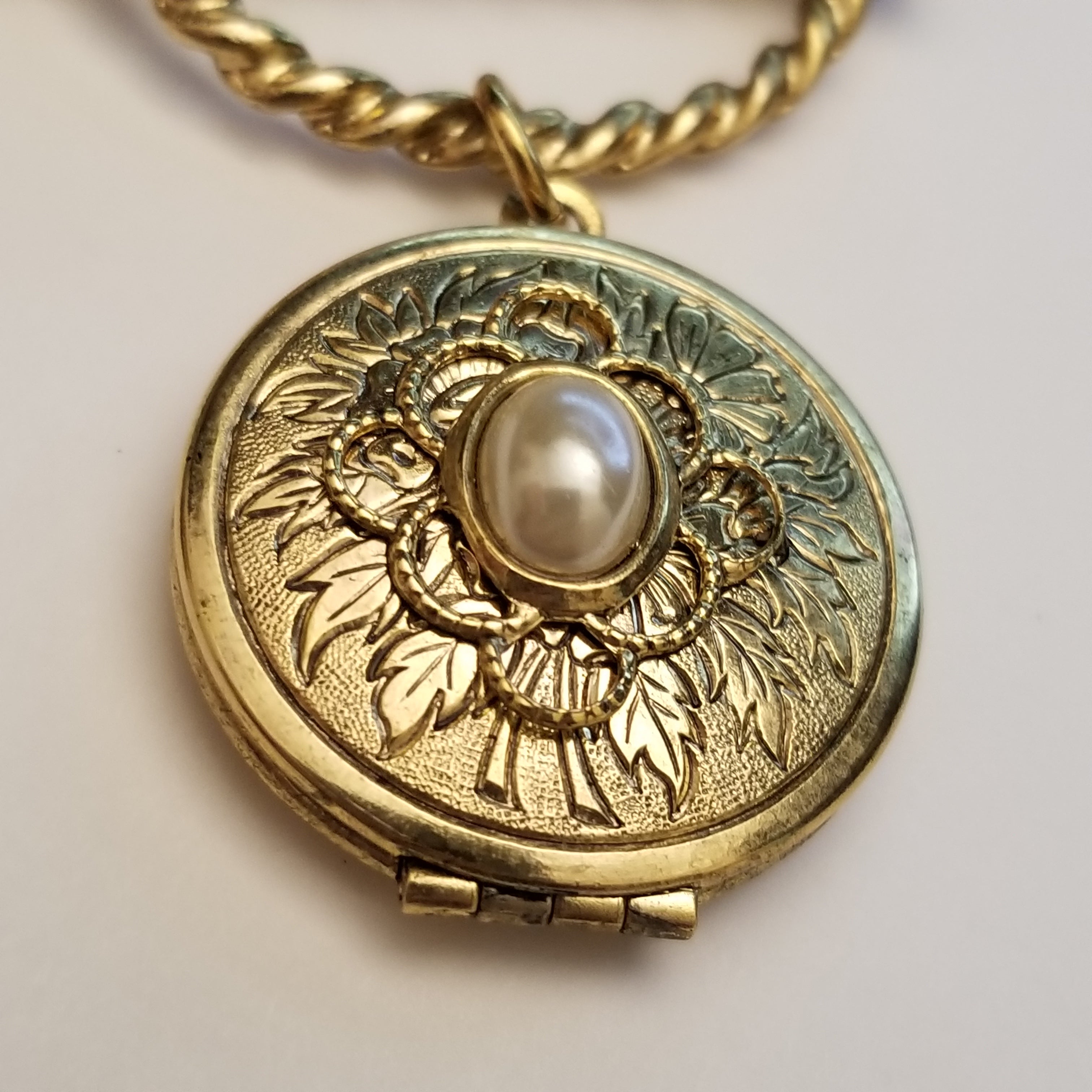 Vintage Gold Tone Locket Brooch