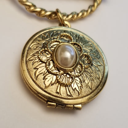 Vintage Gold Tone Locket Brooch