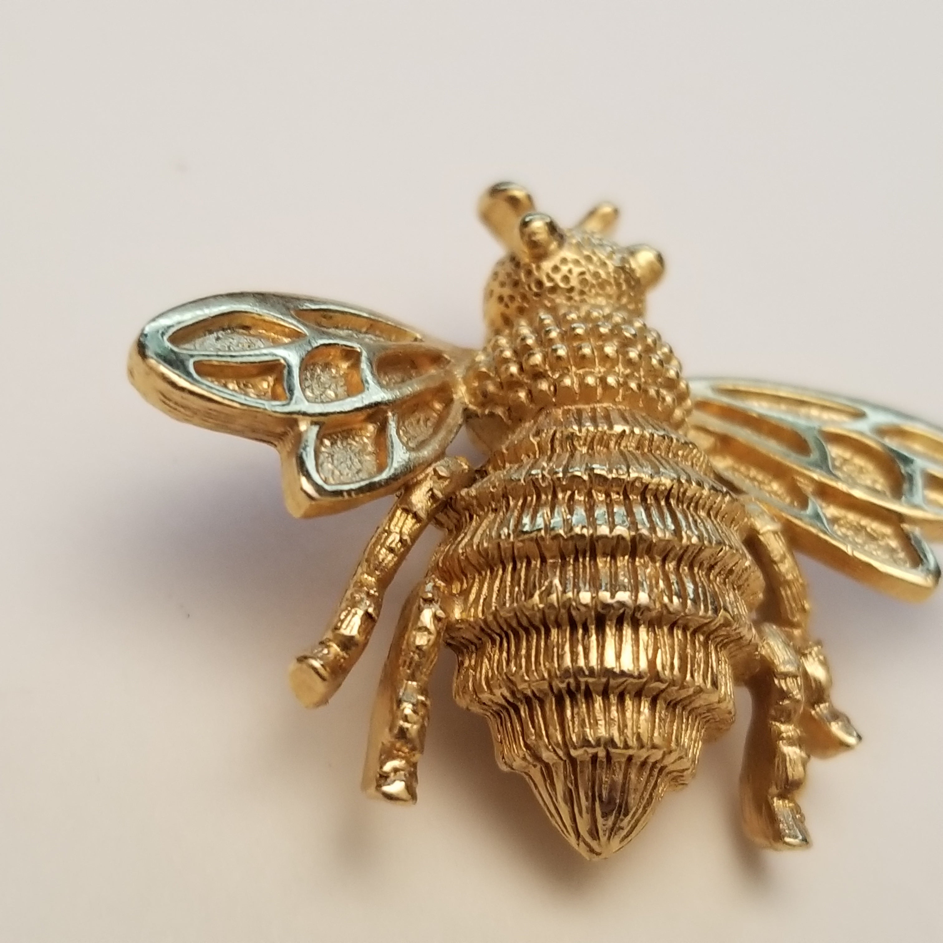 Vintage Gold Tone Bumble Bee Brooch