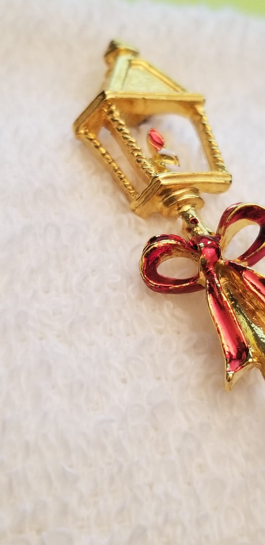 Gold Tone Light Post Brooch