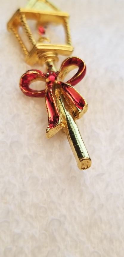 Gold Tone Light Post Brooch
