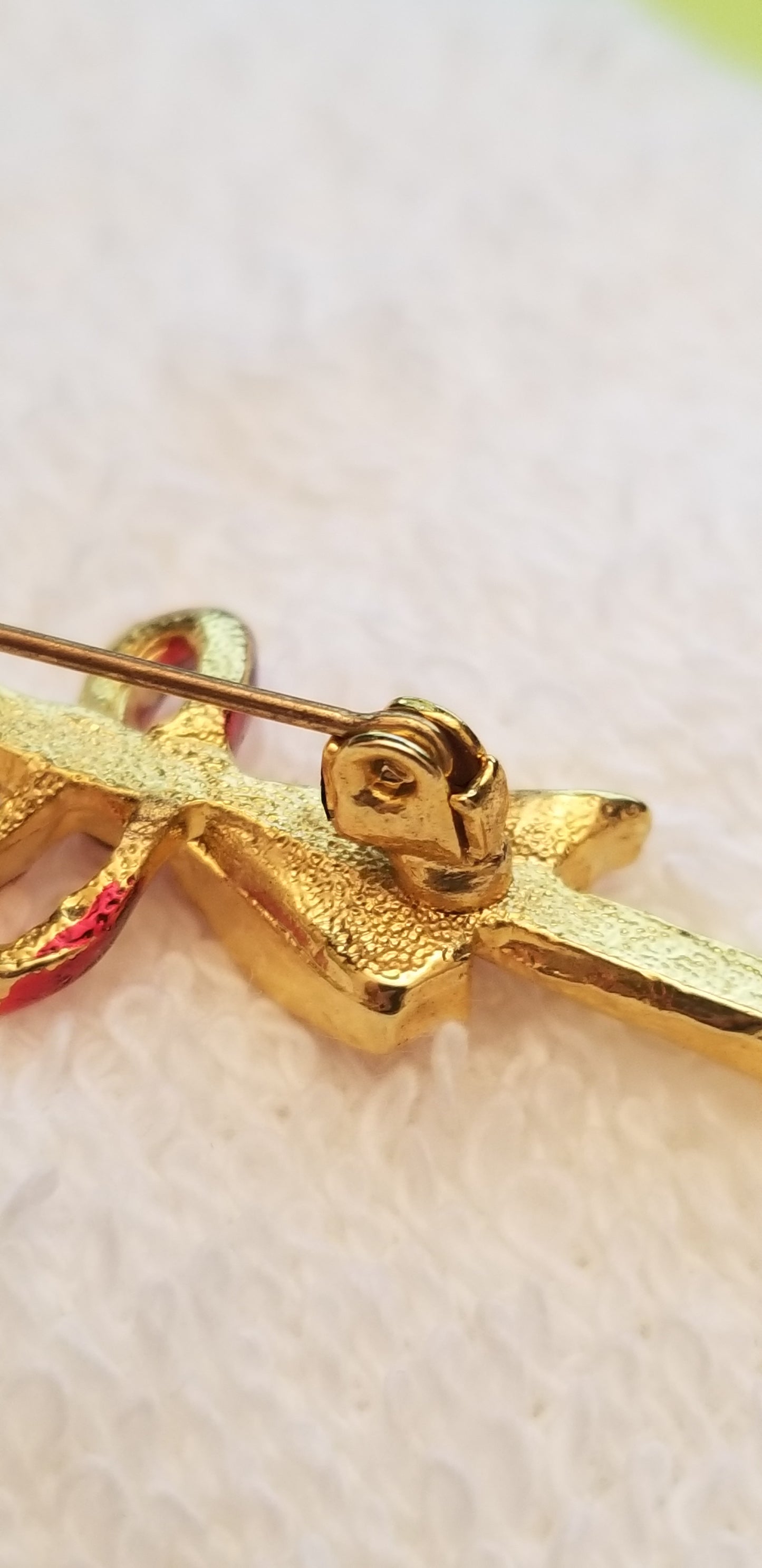 Gold Tone Light Post Brooch