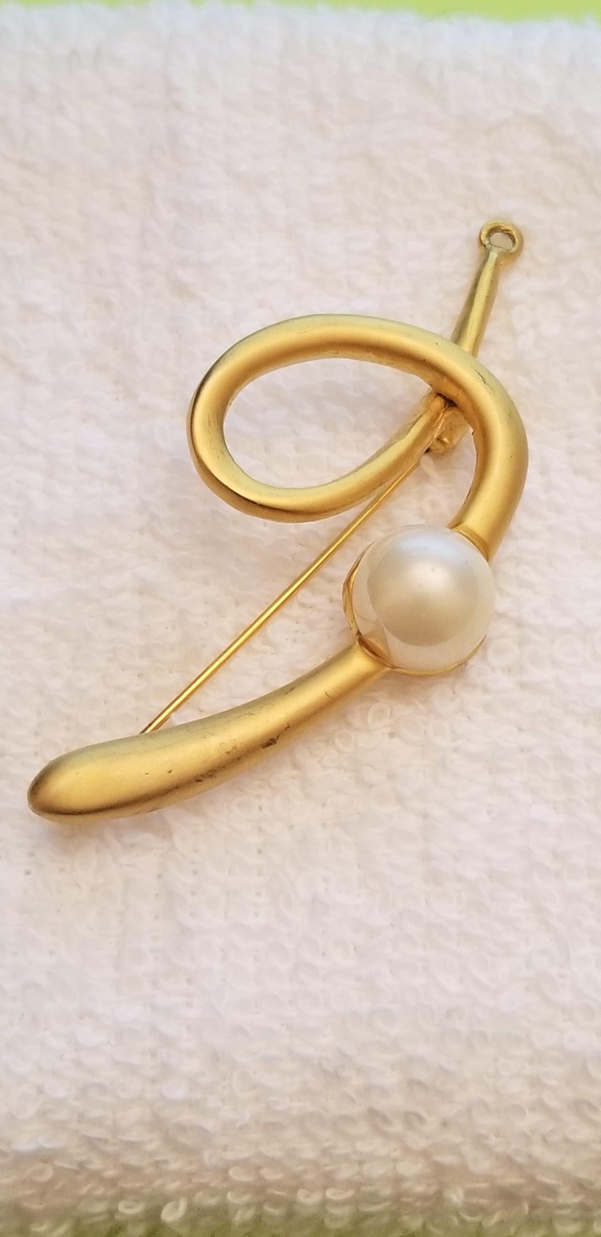 Vintage Gold Tone Faux Pearl Brooch