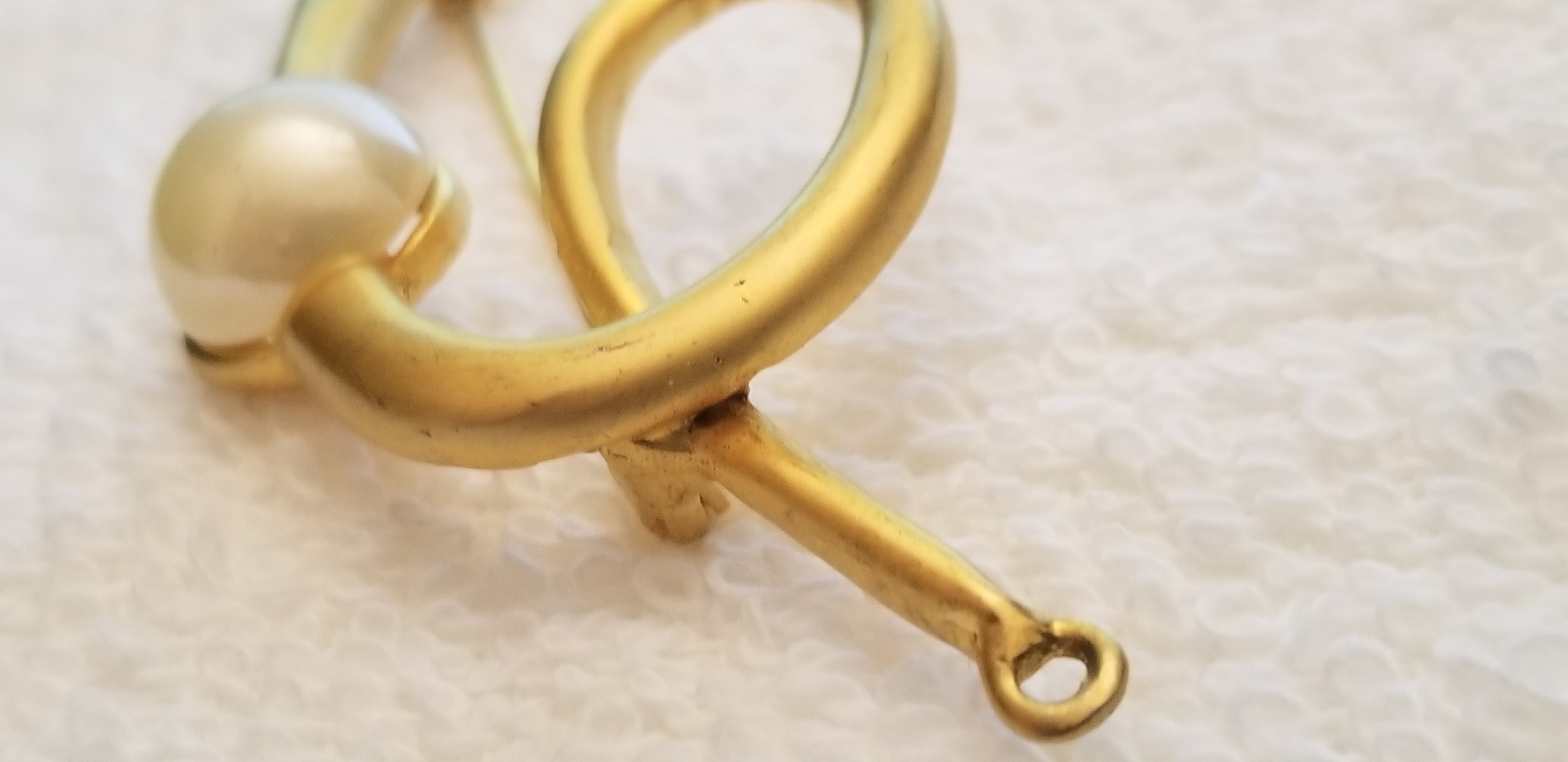 Vintage Gold Tone Faux Pearl Brooch