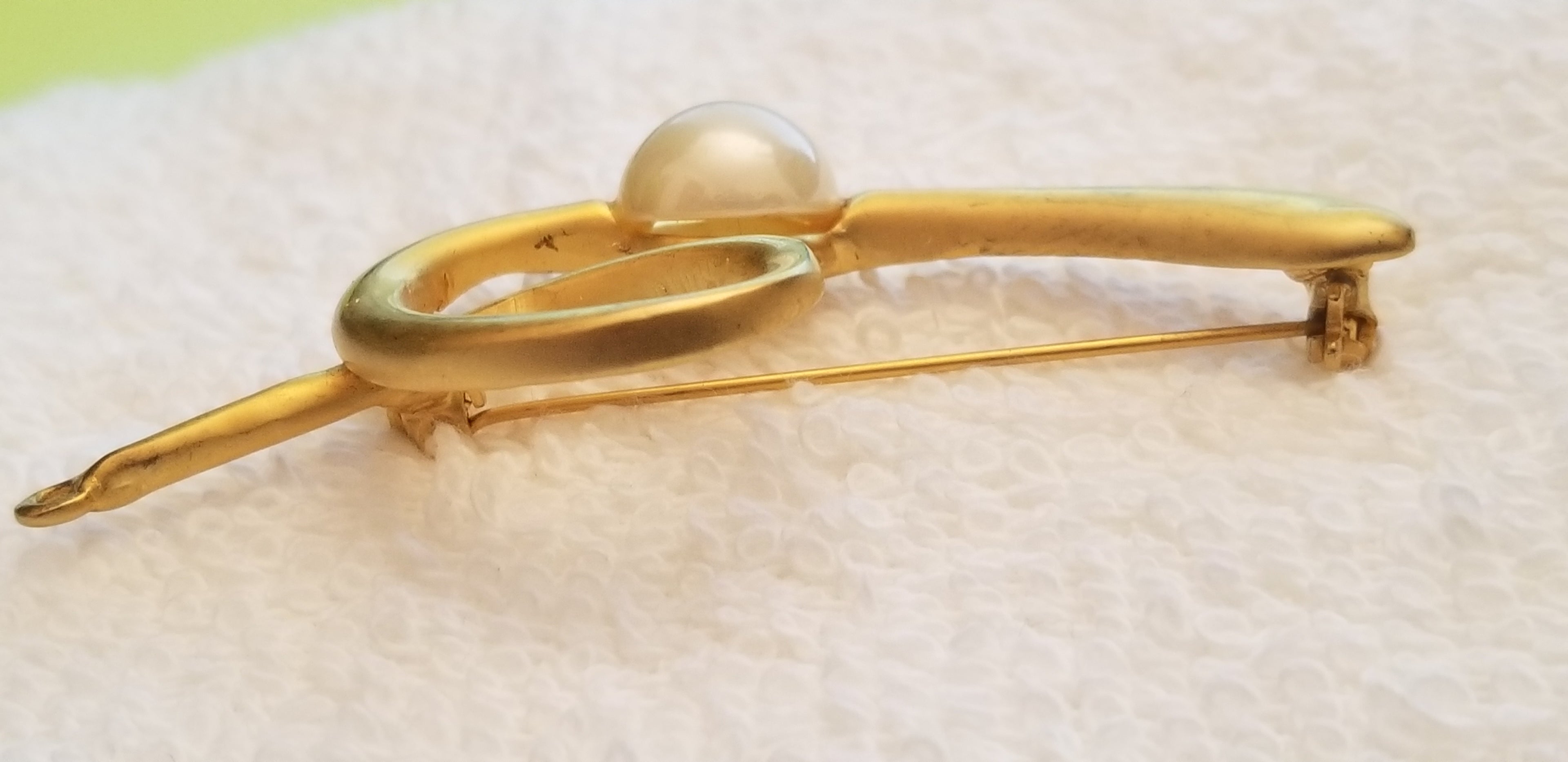 Vintage Gold Tone Faux Pearl Brooch