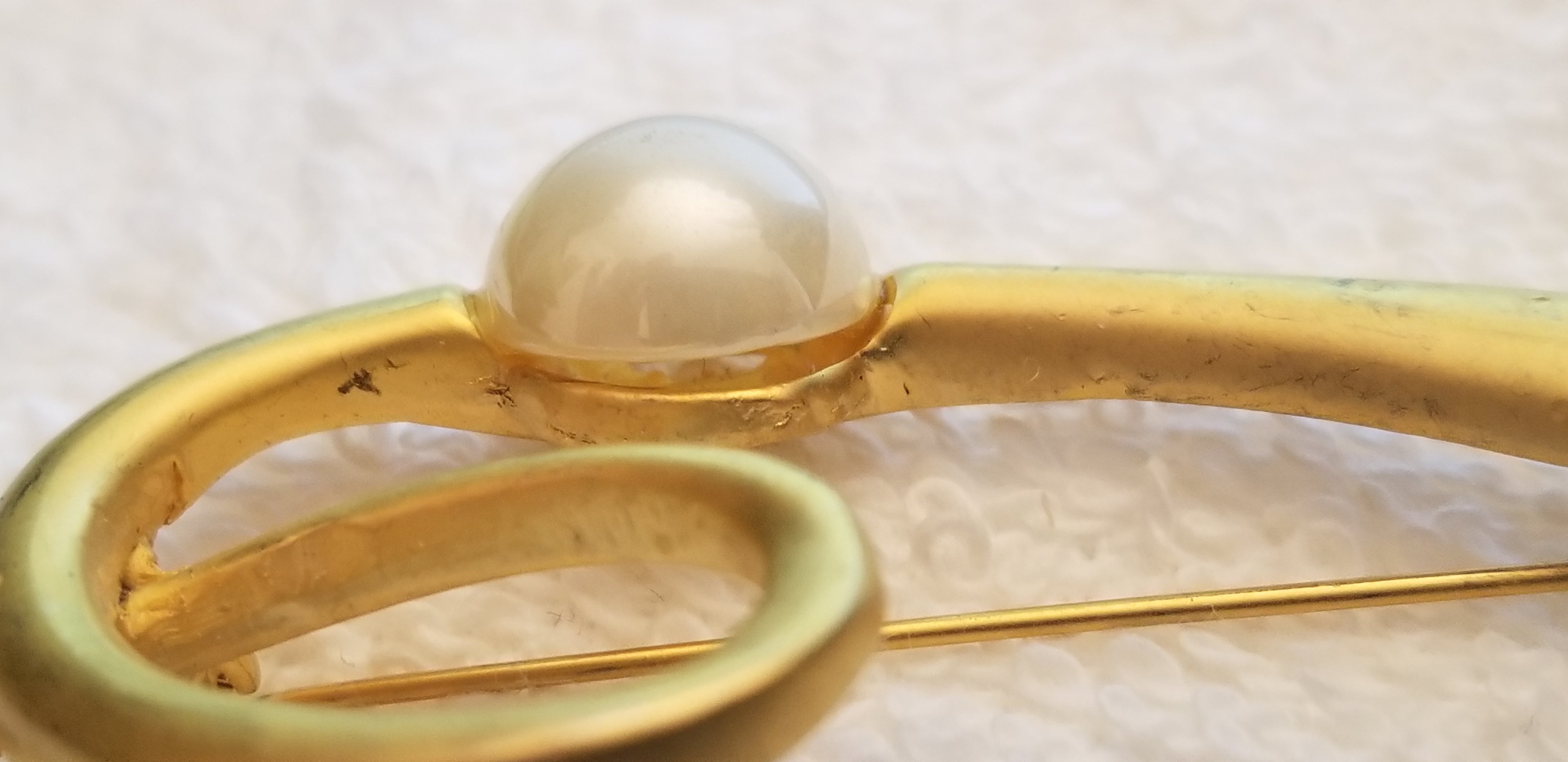 Vintage Gold Tone Faux Pearl Brooch