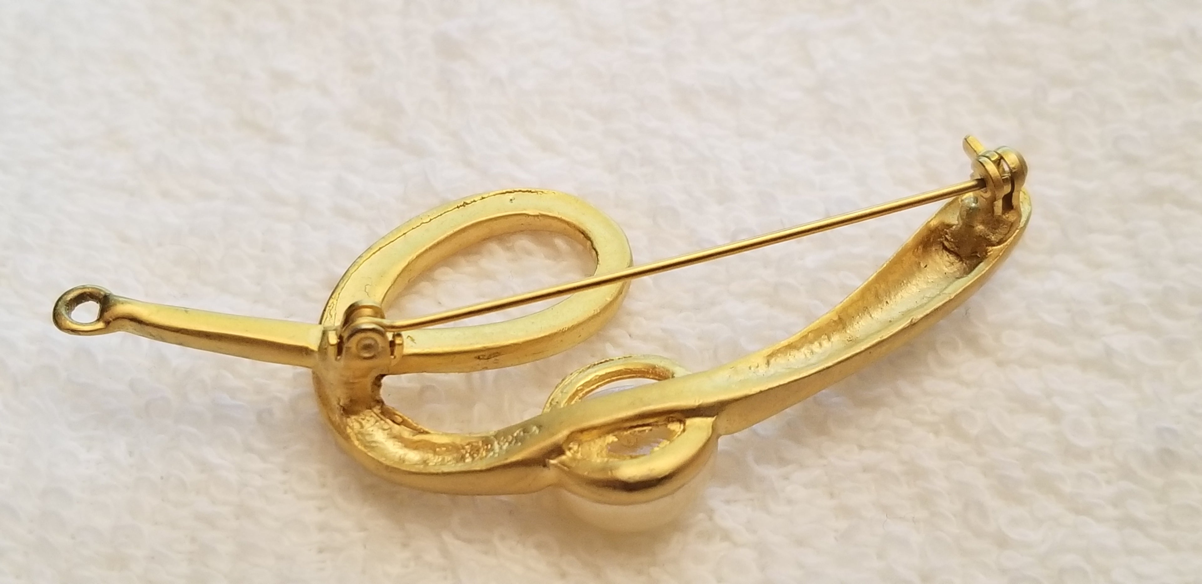 Vintage Gold Tone Faux Pearl Brooch