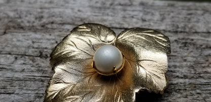 Vintage Sarah Coventry Gold Tone Leaf Brooch