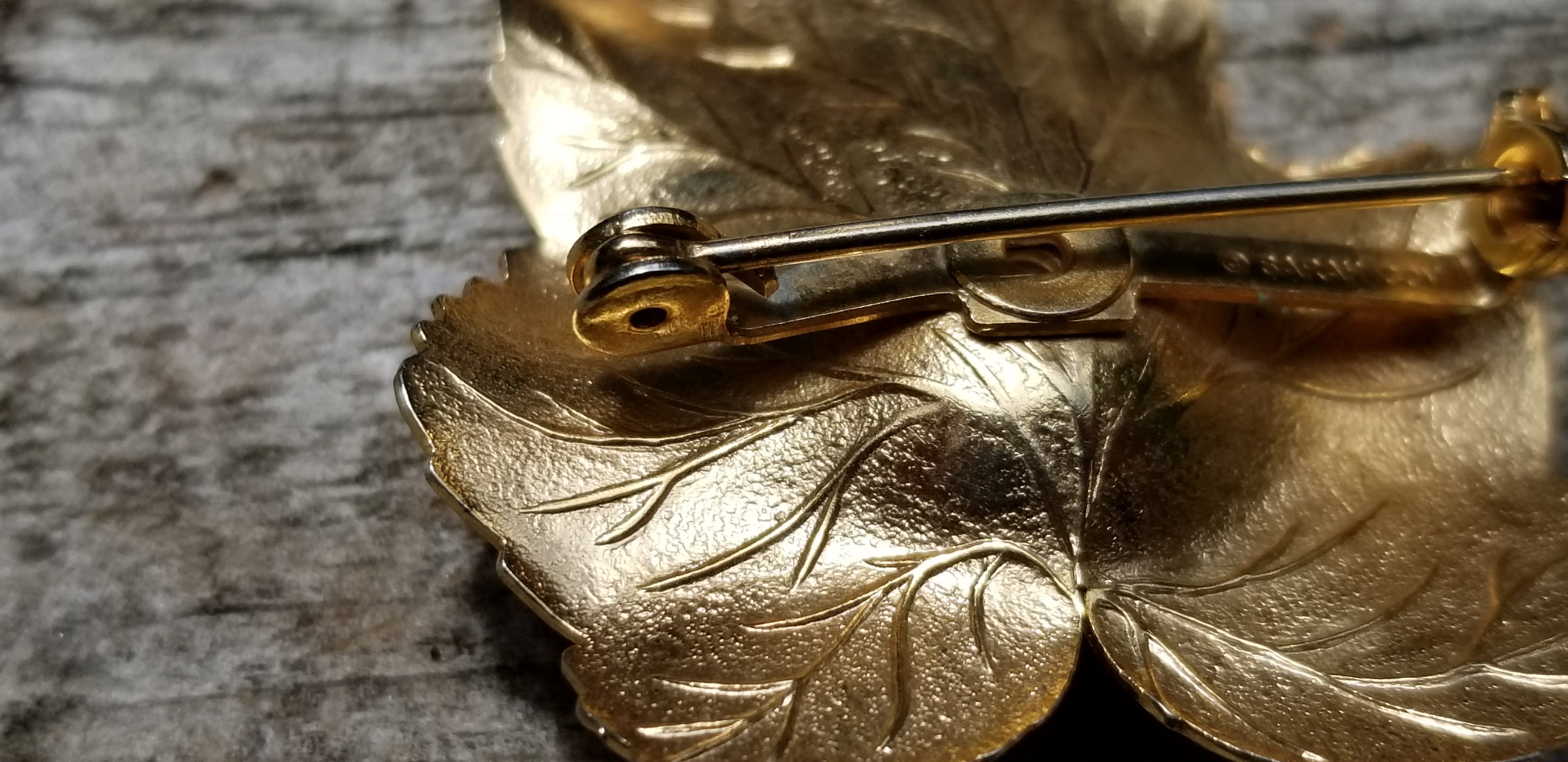Vintage Sarah Coventry Gold Tone Leaf Brooch