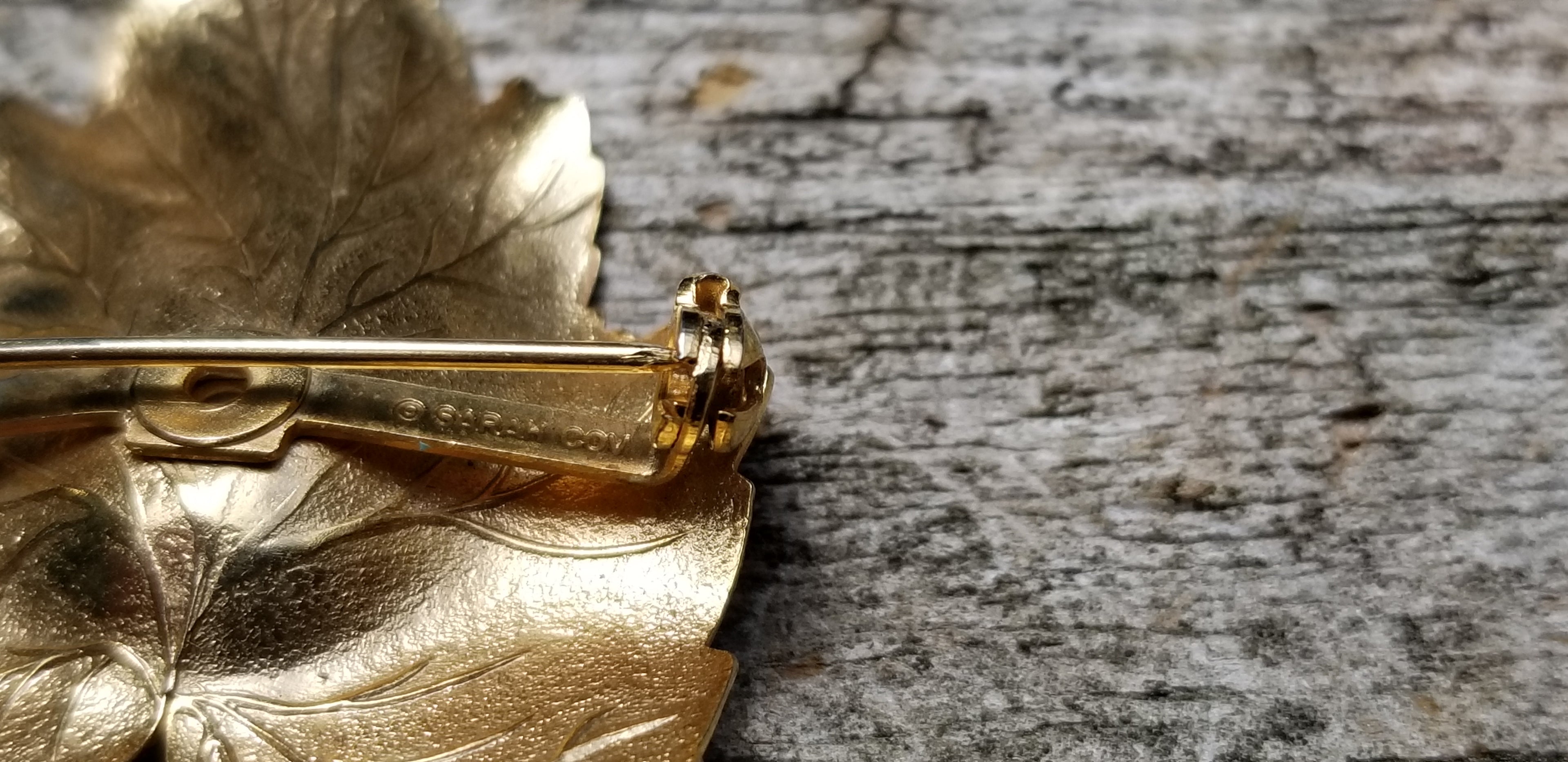 Vintage Sarah Coventry Gold Tone Leaf Brooch