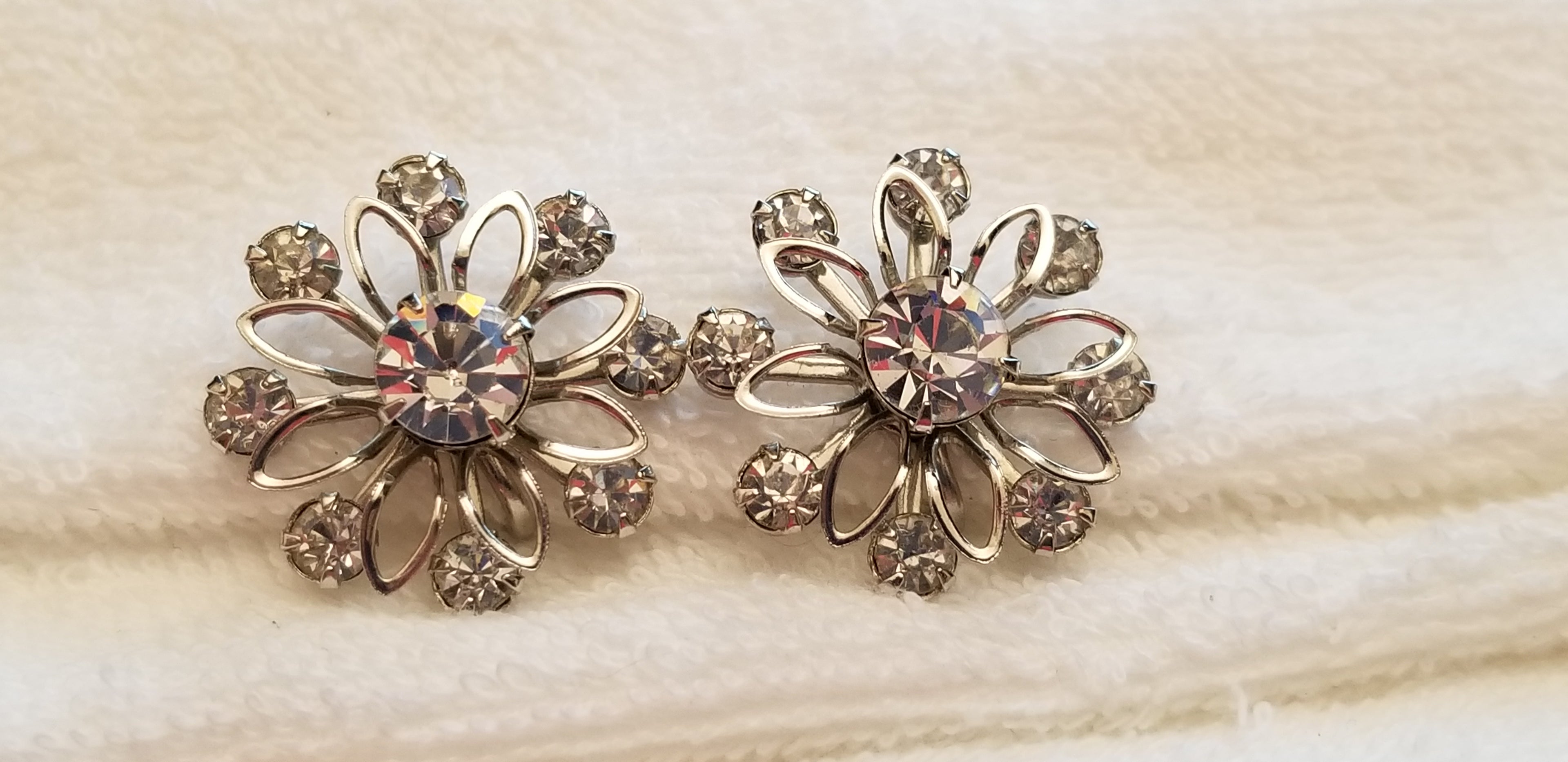 Vintage Silver Tone Flower Screw Back Earrings