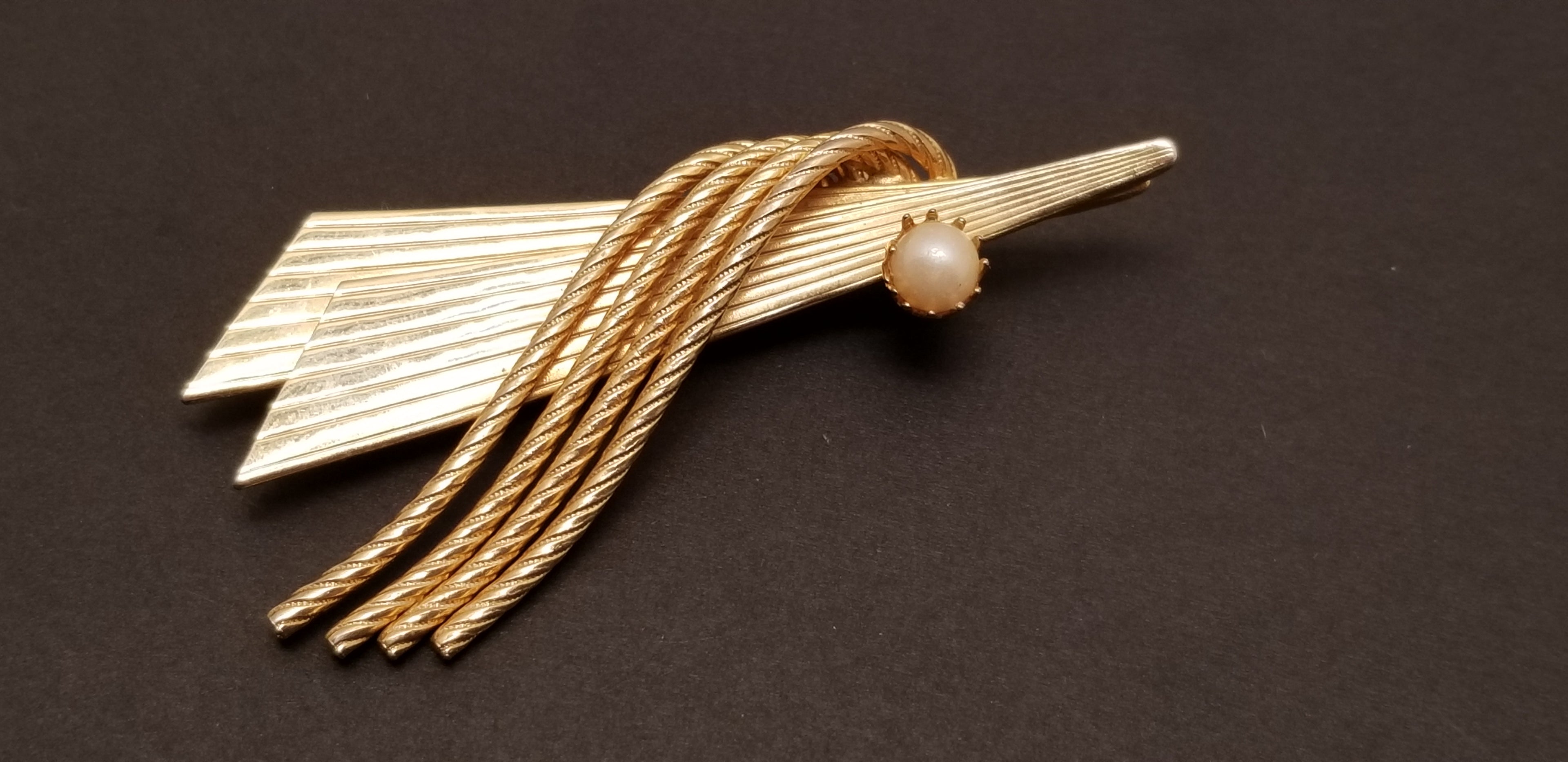 Vintage Gold Tone Brooch