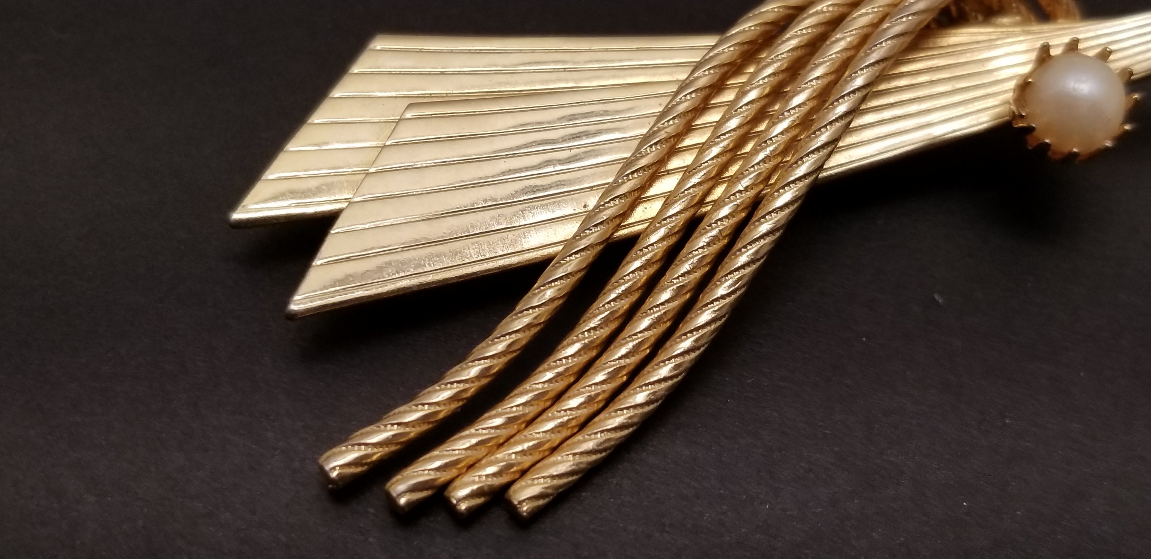 Vintage Gold Tone Brooch