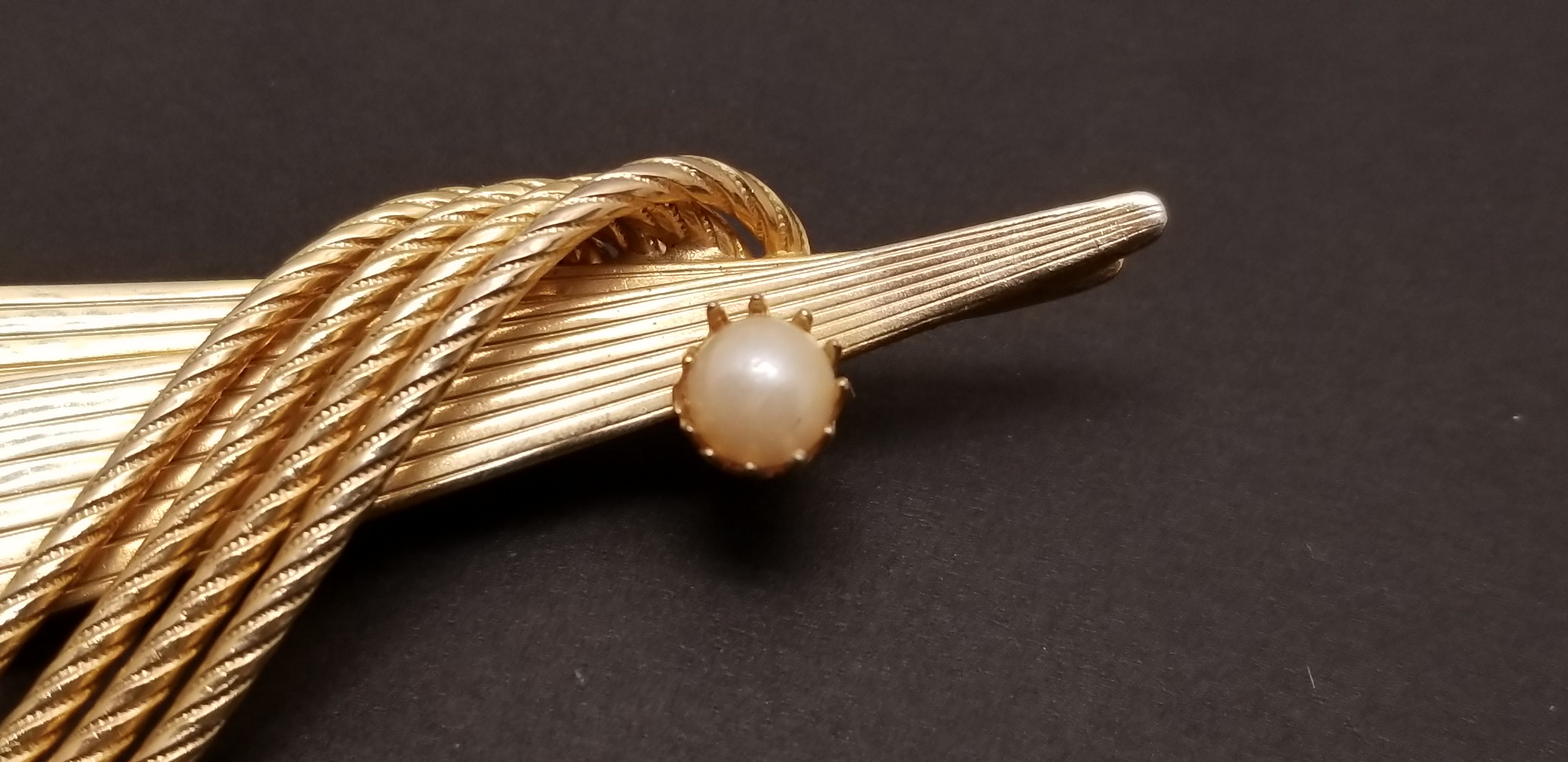 Vintage Gold Tone Brooch