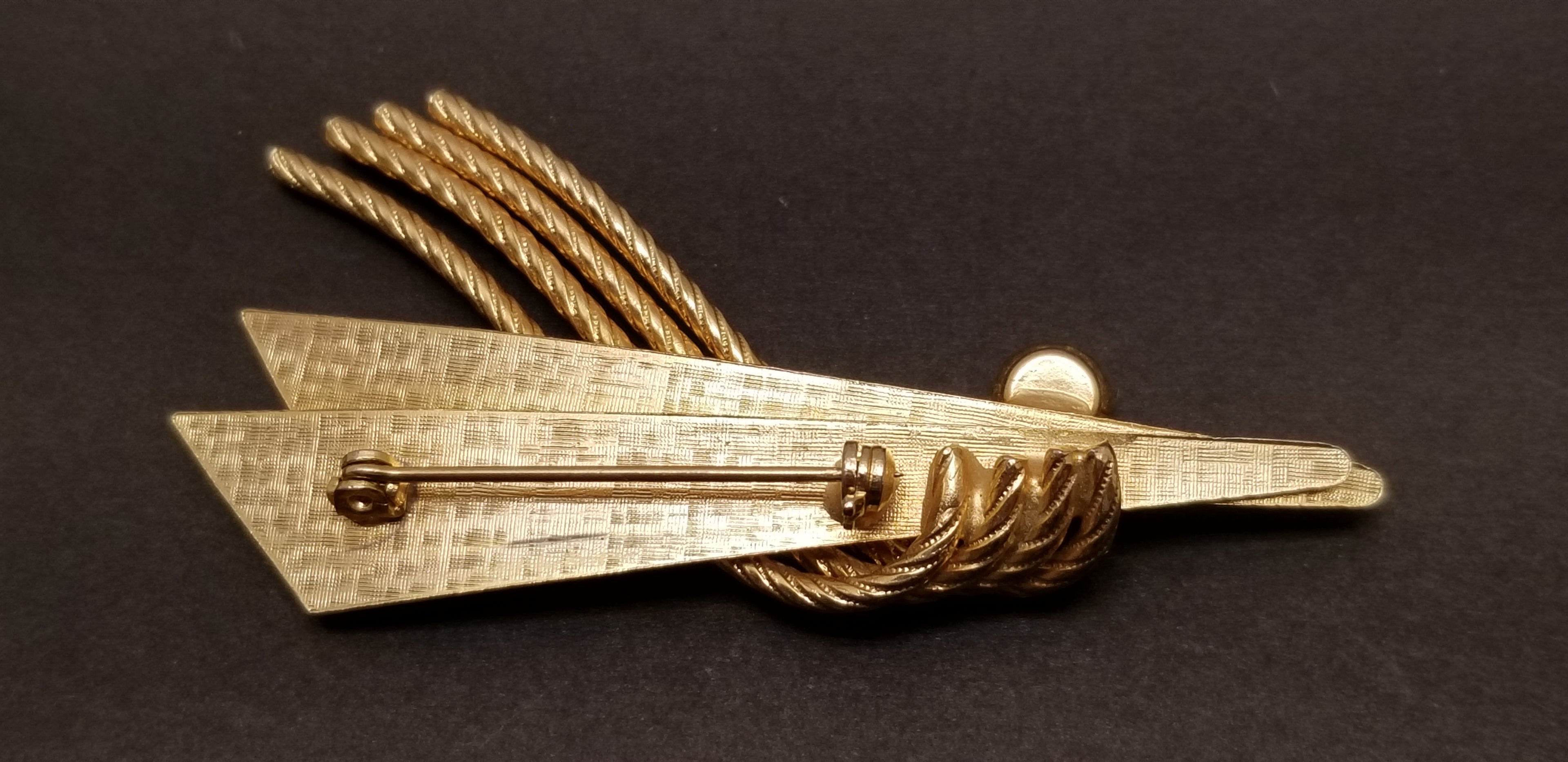 Vintage Gold Tone Brooch