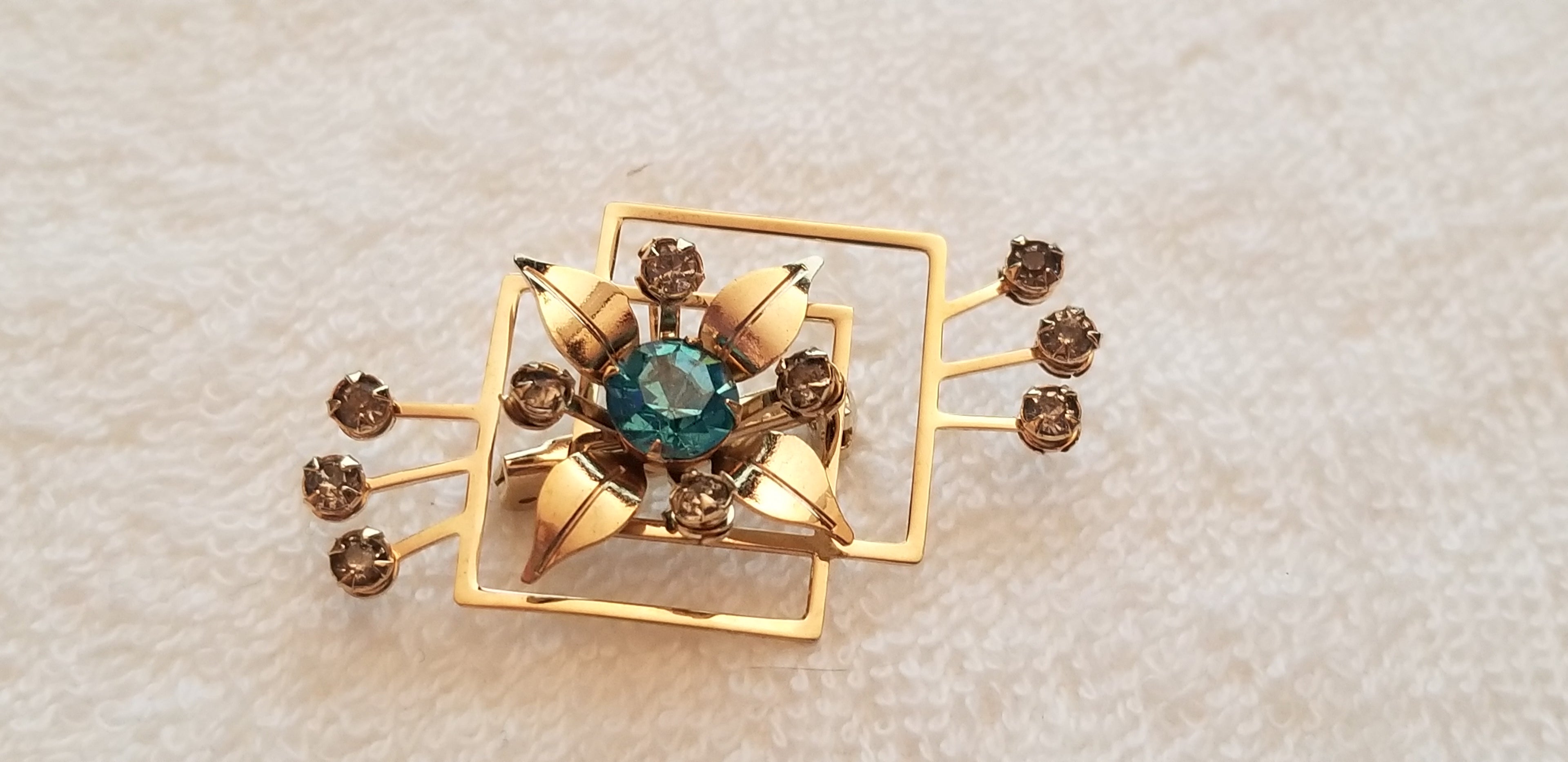 Vintage Gold Tone Square Flower Brooch