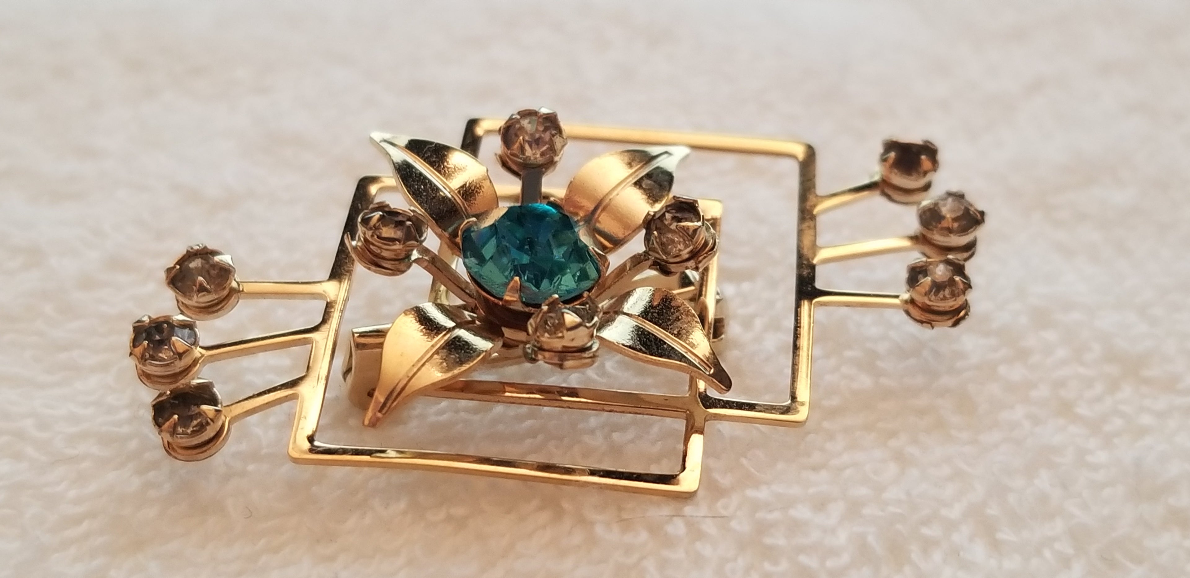Vintage Gold Tone Square Flower Brooch