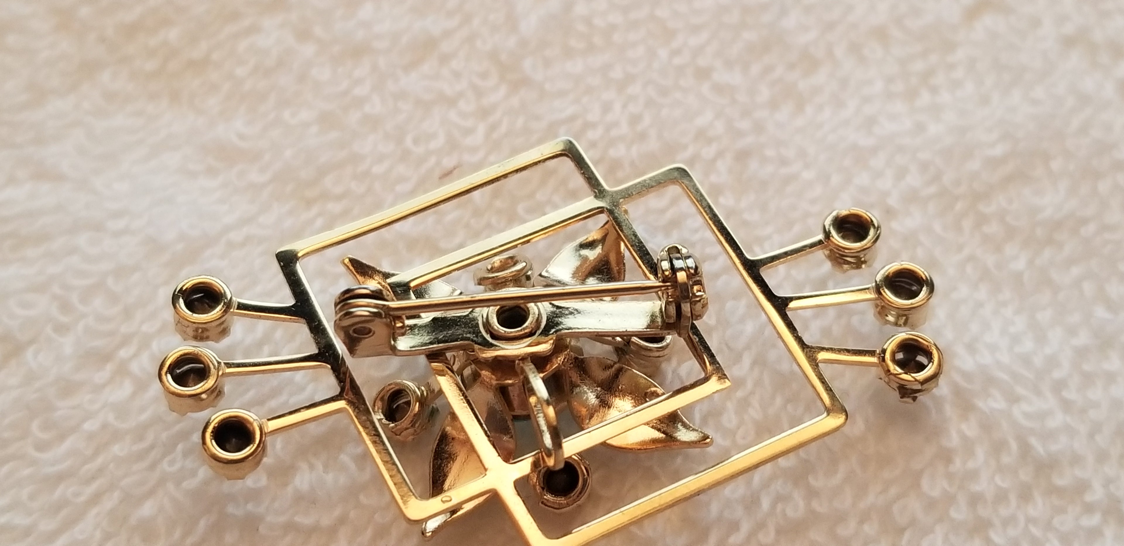 Vintage Gold Tone Square Flower Brooch