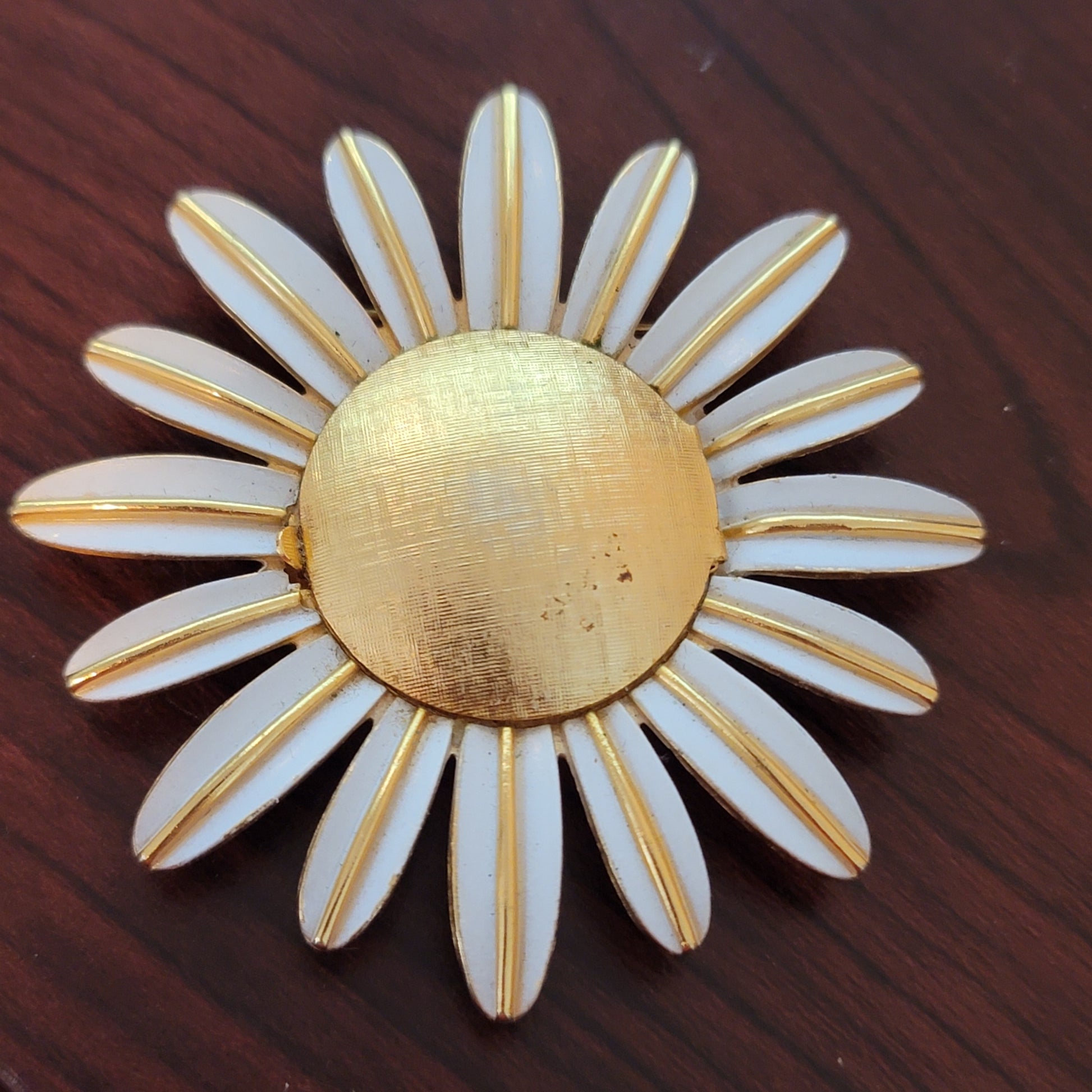 Vintage Avon Daisy Perfume Brooch