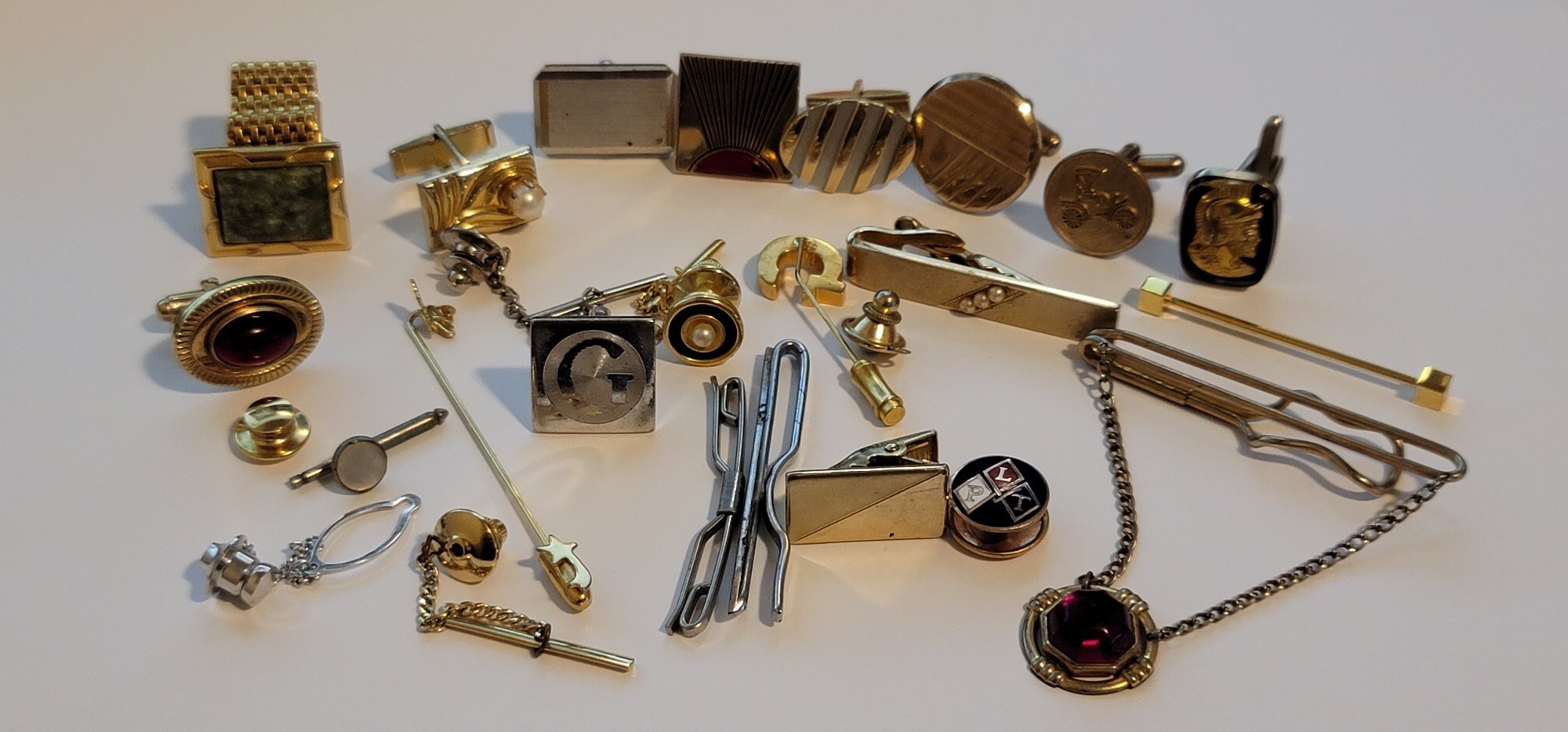 Lot of 22 Un-Paired Cufflinks, Tie Clips, Tie Tac & Stick Pins