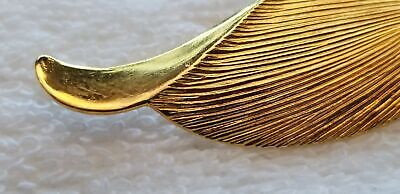 Small Gold Tone Leaf Brooch