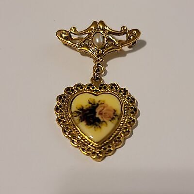 Vintage Revival Gold Tone Cameo Heart Brooch