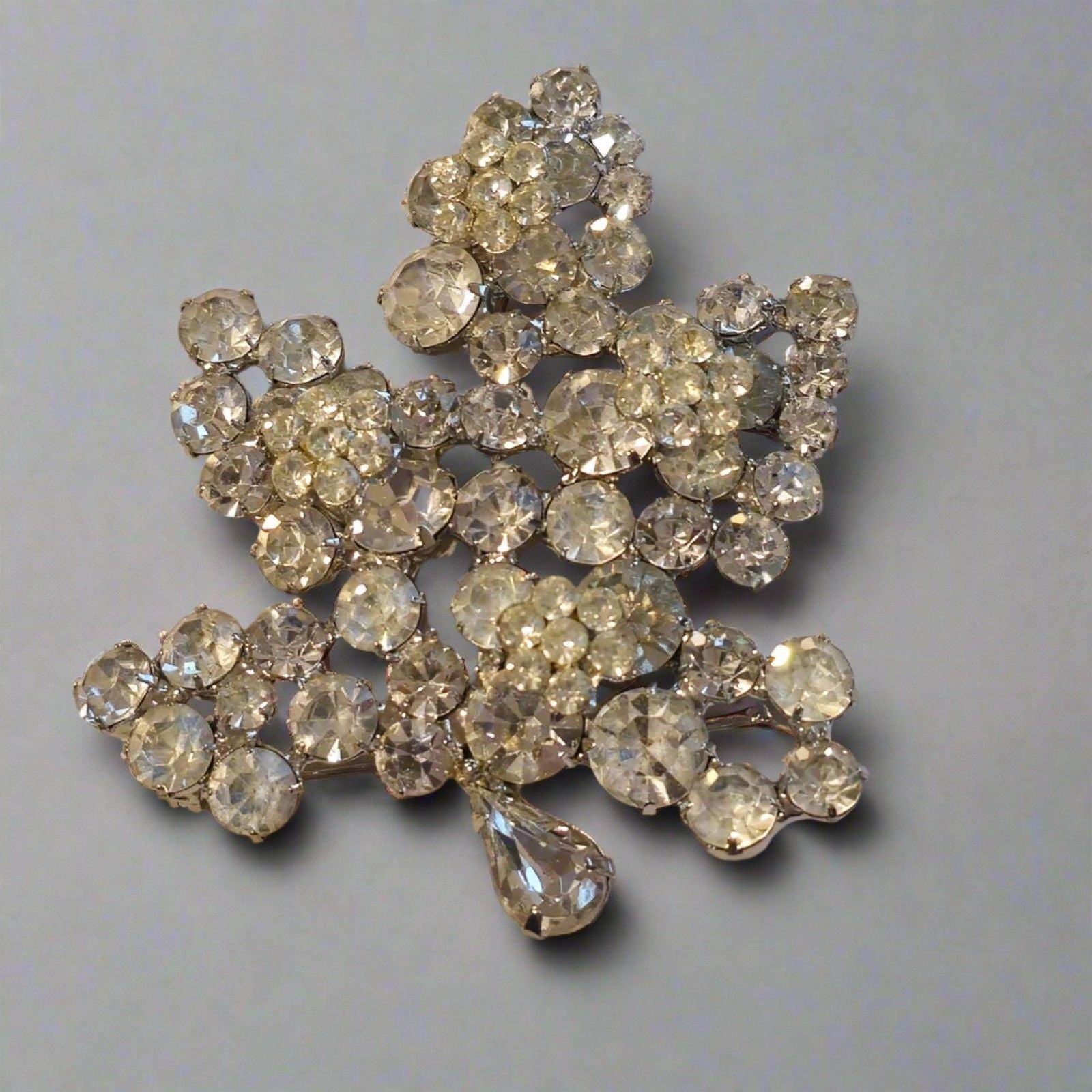 Vintage Weiss Rhinestone Brooch