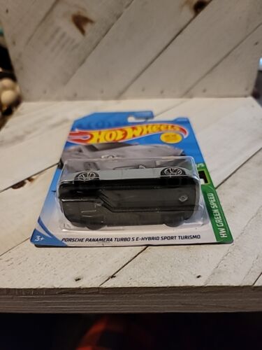 hot wheels porsche panamera turbo s e-hybrid Turismo