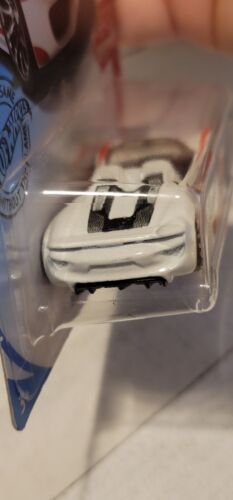 hot wheels porsche 918 spyder red edition