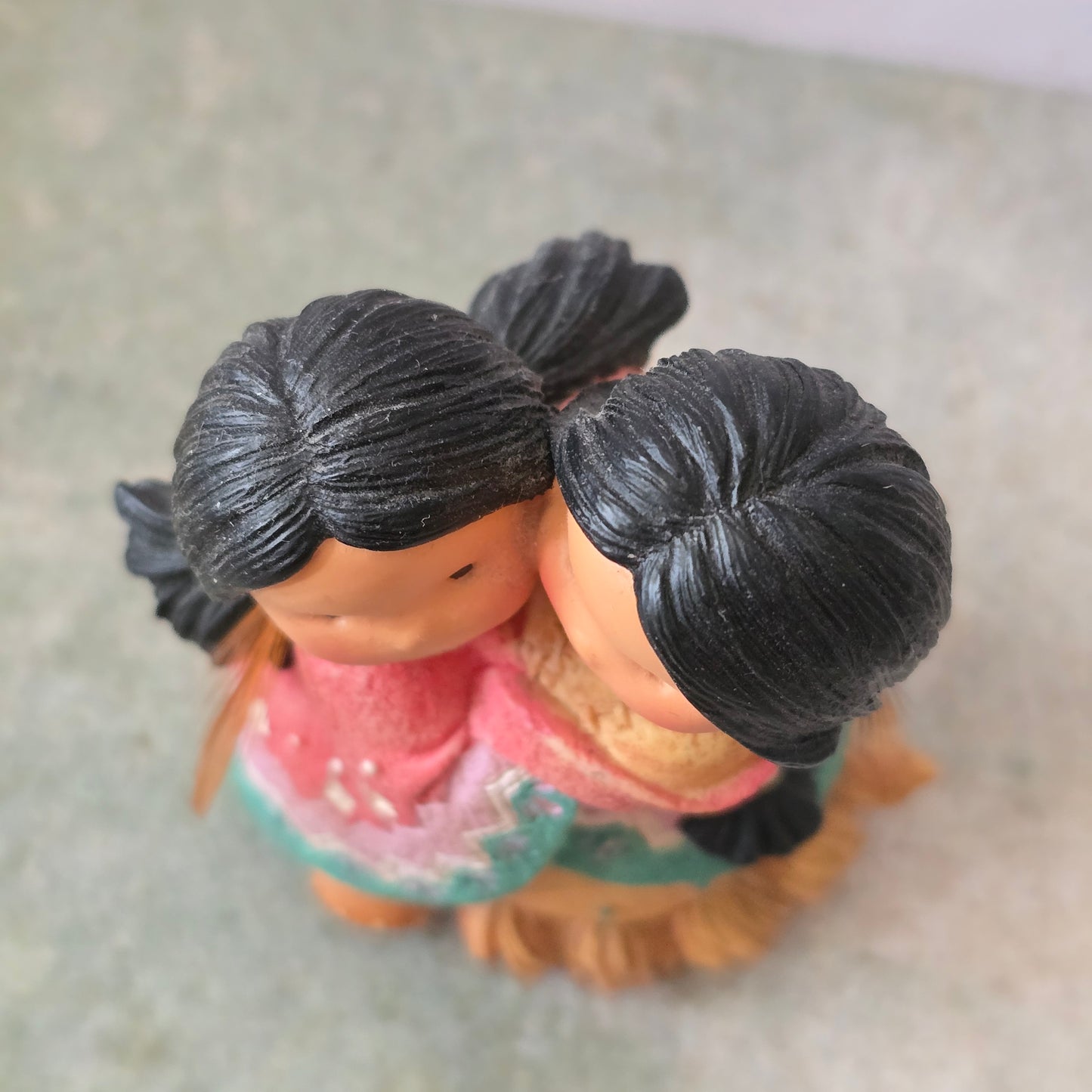 Enesco Friends of the Feather – “Gotta Have A Hug” – 1994 Figurine (#115746)