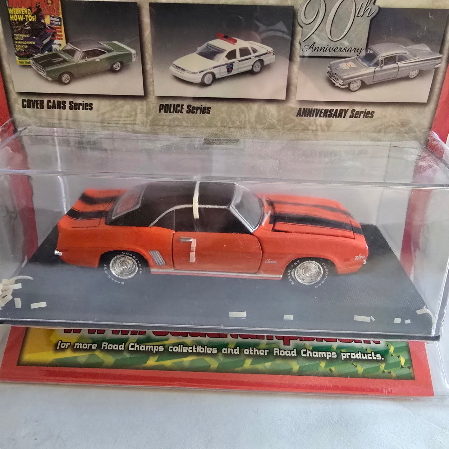 1969 Chevy Camaro Z-28 Road Champs Vintage Ads Series Die-Cast w/ Display Case