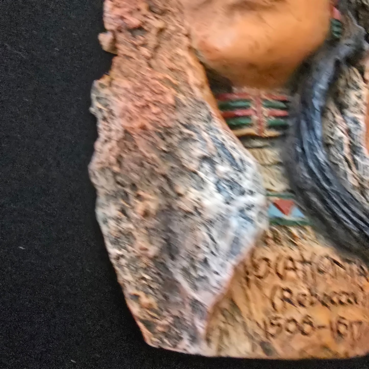 Vintage Pocahontas Wall Plaque – Hand-Painted Resin Portrait – 1596–1617 Native American History