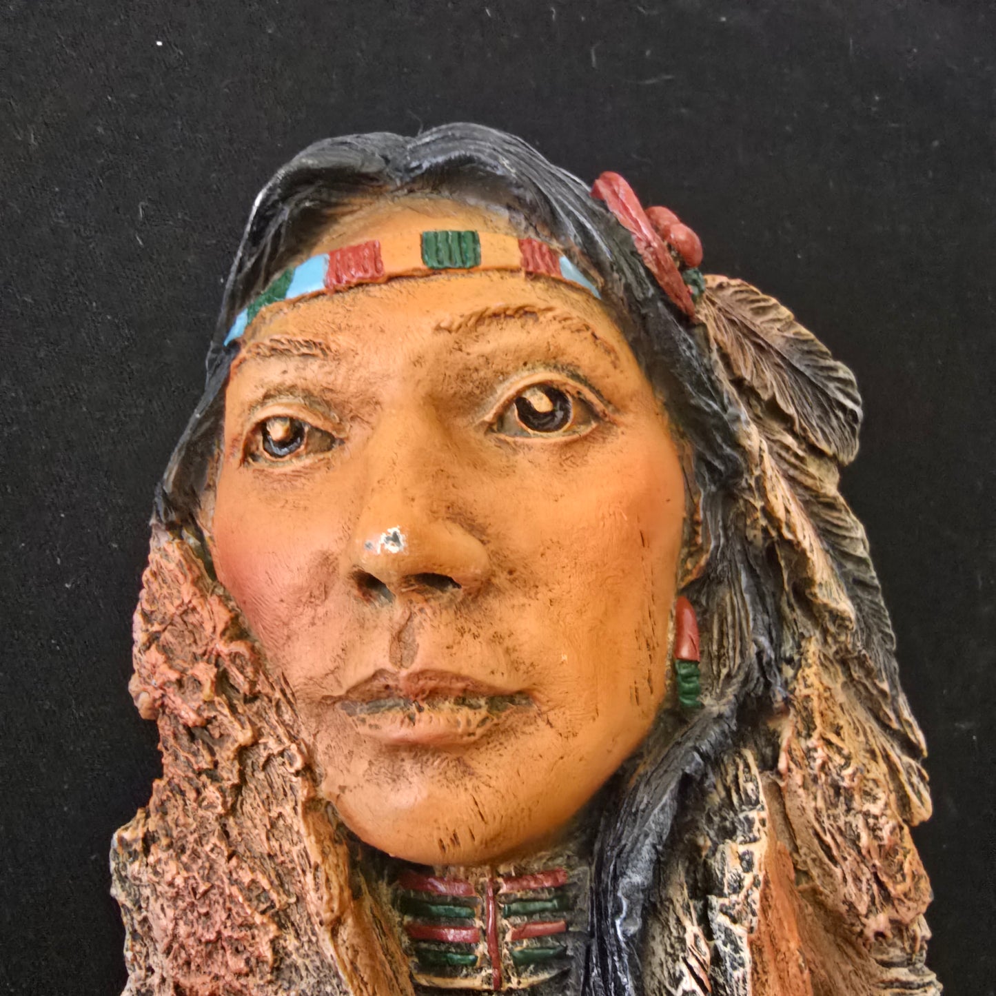 Vintage Pocahontas Wall Plaque – Hand-Painted Resin Portrait – 1596–1617 Native American History
