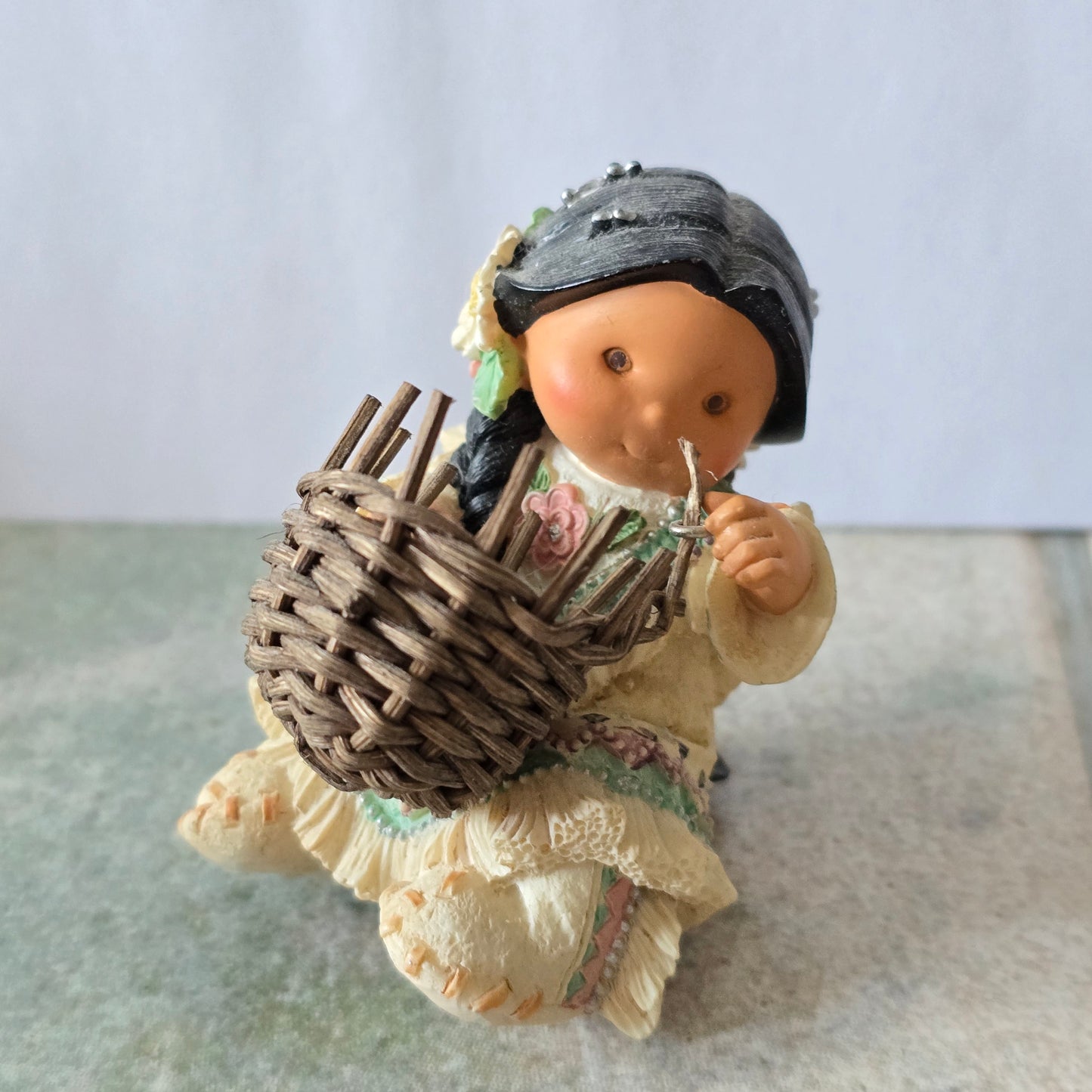 Enesco Friends of the Feather – “Dream Weaver” – 1997 Limited Edition Figurine (#303321)