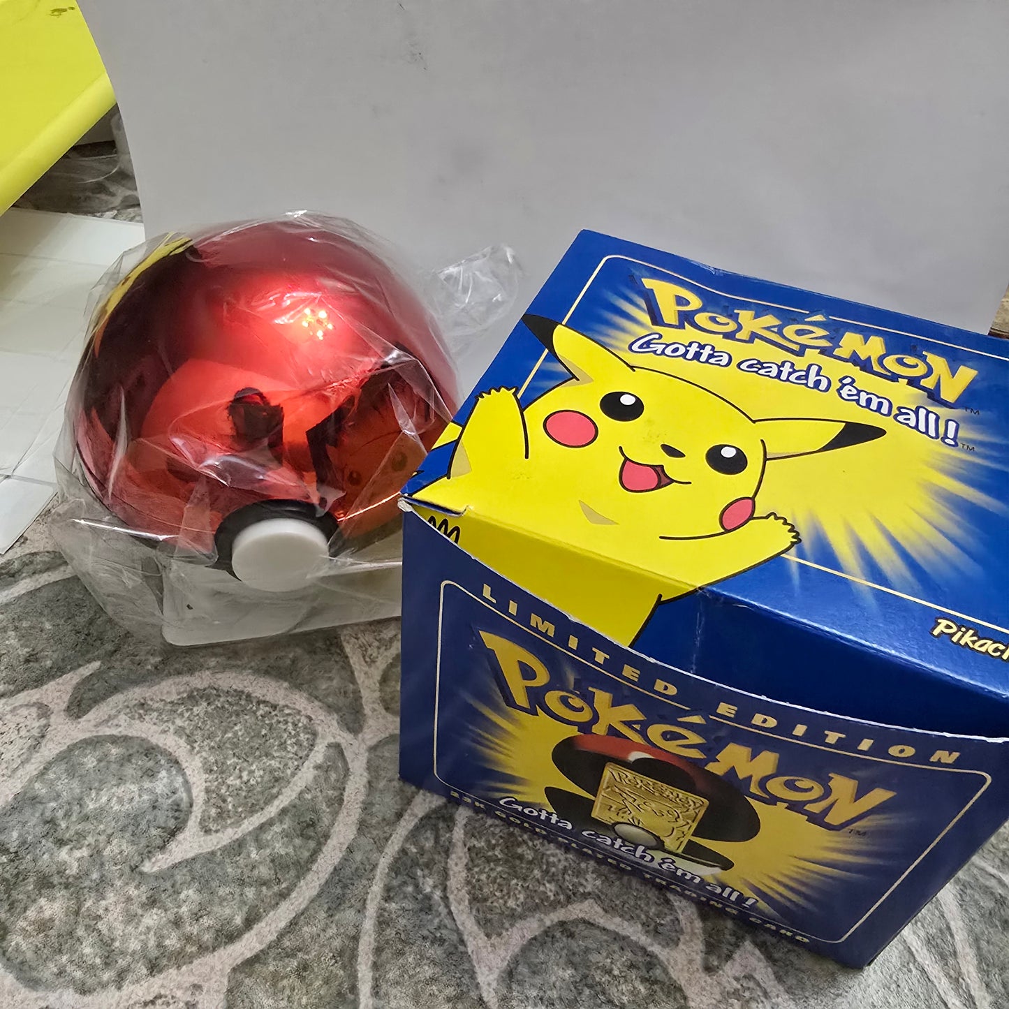 Pokemon 23K Gold Plated Pikachu Card Pokeball 1999 Limited Edition Sealed
