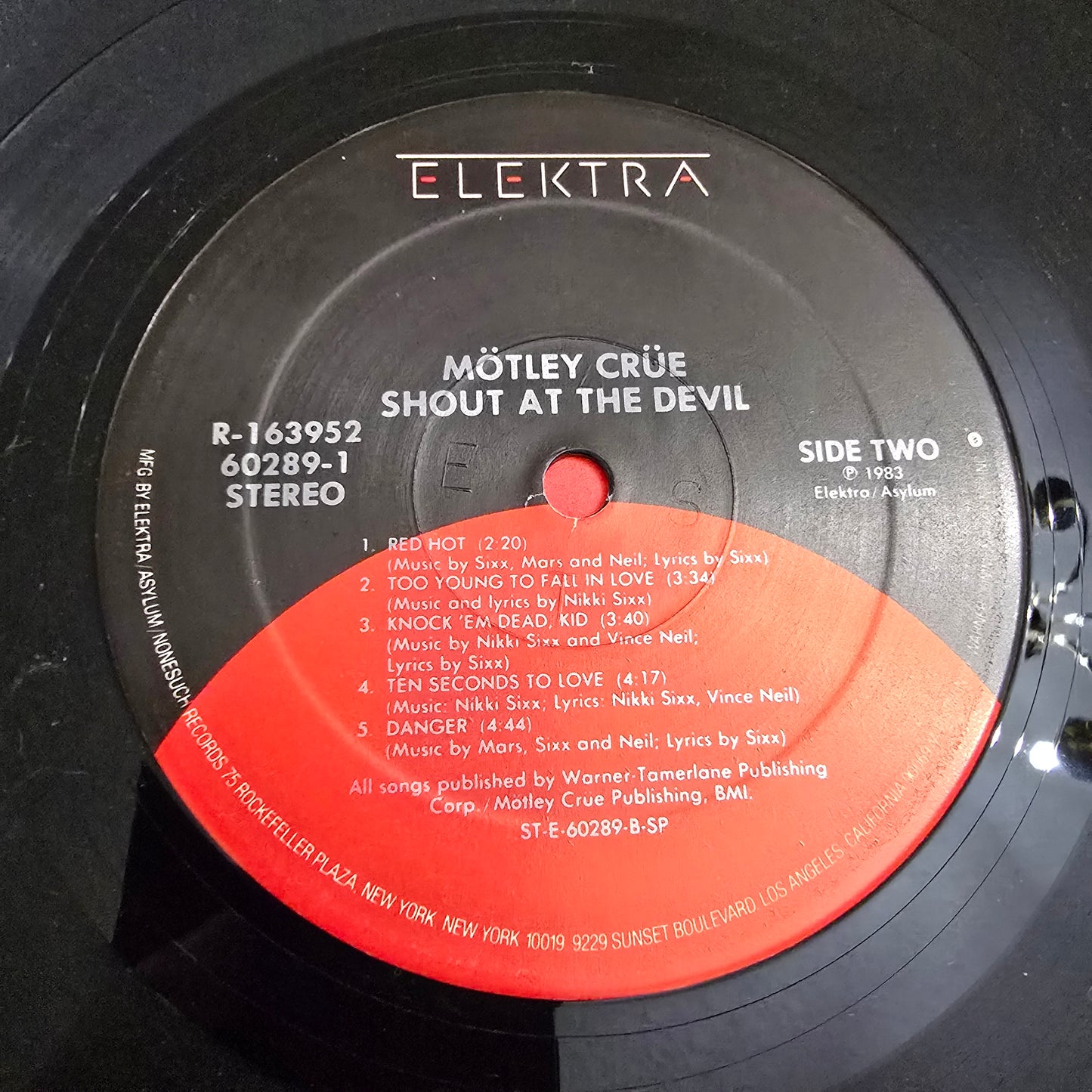 Mötley Crüe – Shout at the Devil (1983 US Elektra LP) Original Inner Sleeve