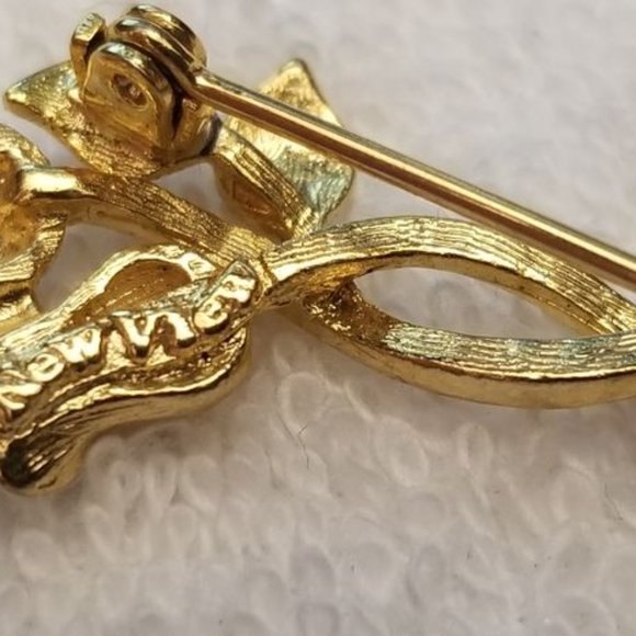Small Vintage Gold Tone Rose Brooch