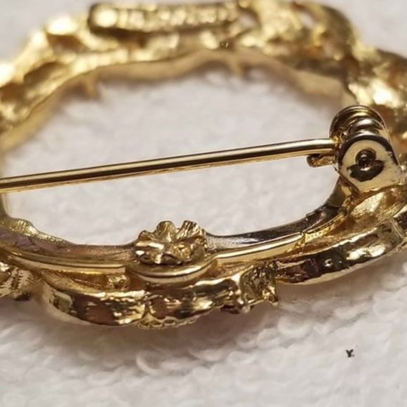Vintage Gold Tone Rhinestone Wreath Brooch
