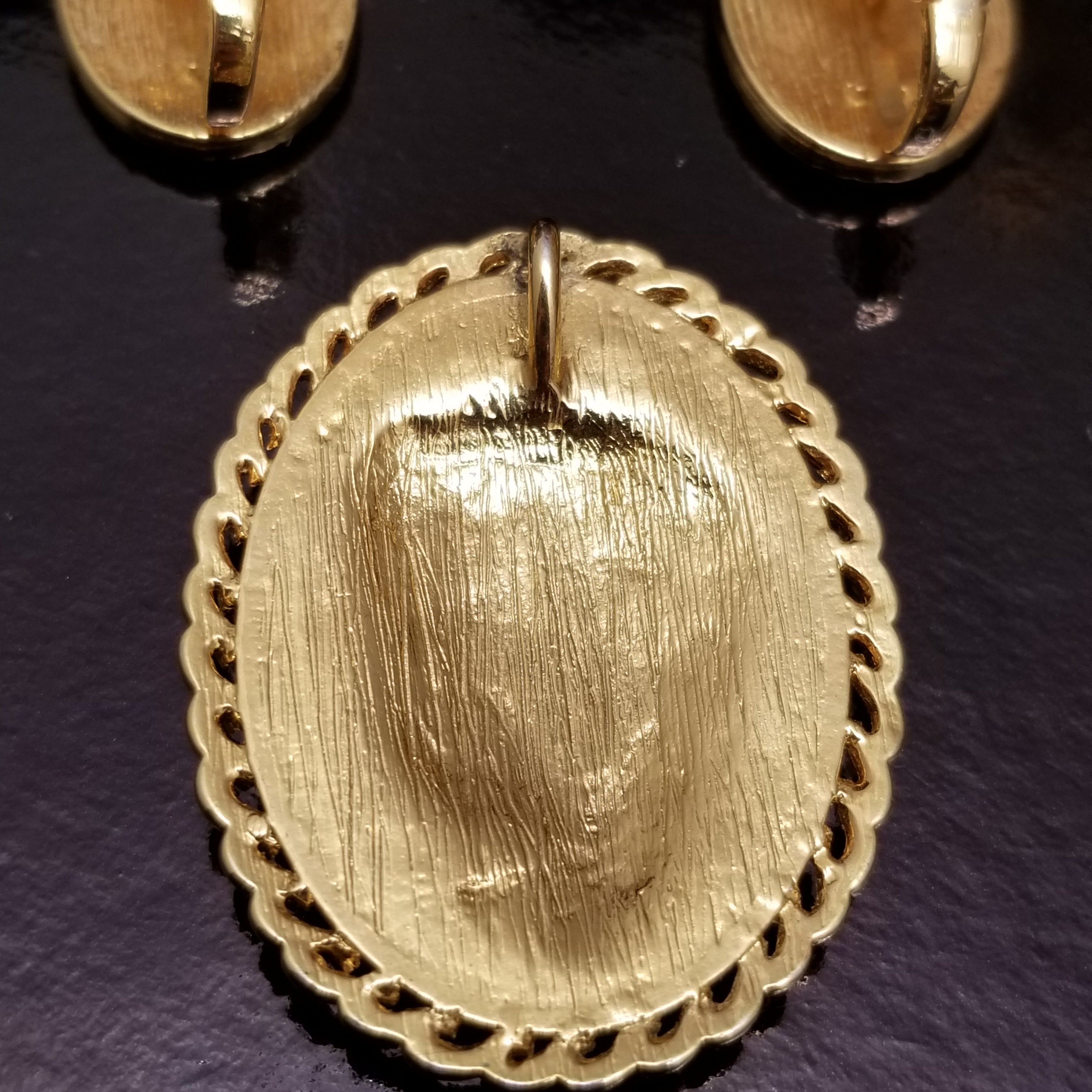Gold Tone Right Facing Cameo Clip On Earrings And Pendant