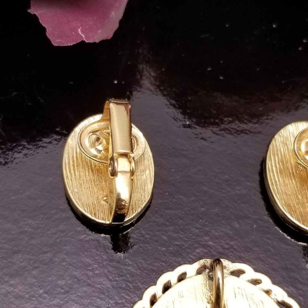 Gold Tone Right Facing Cameo Clip On Earrings And Pendant