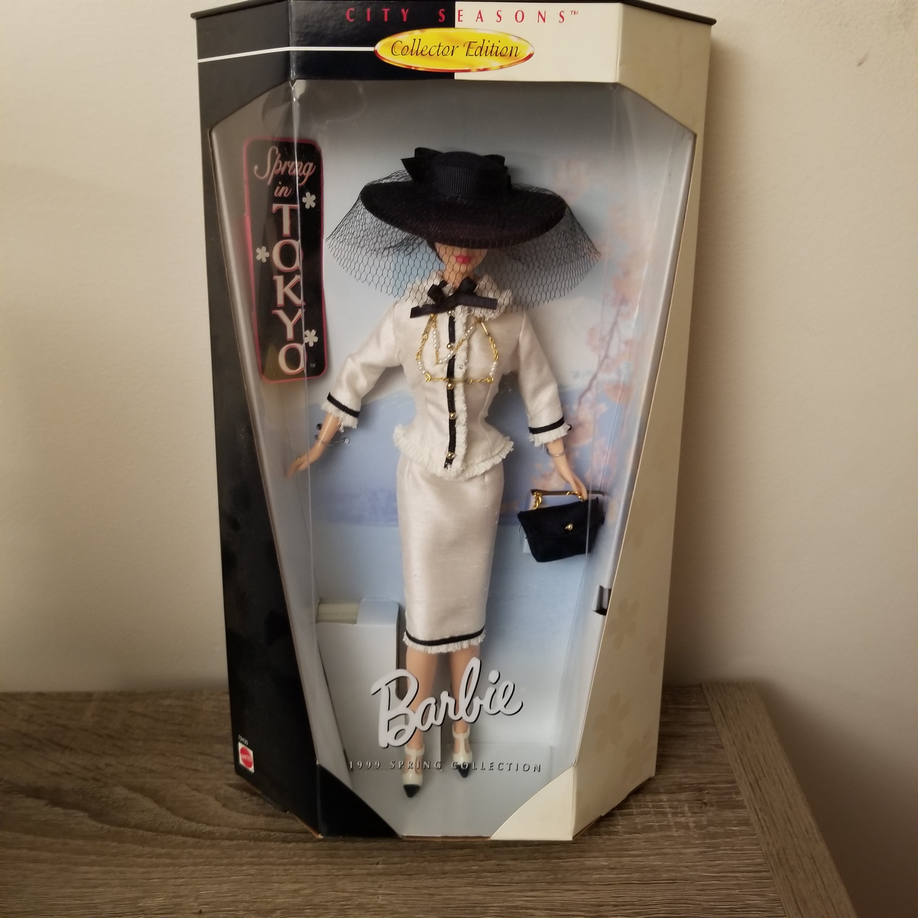 1998 Winter Collection City Seasons Barbie Collector's Edition