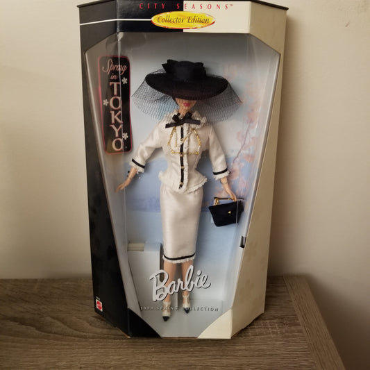 1998 Winter Collection City Seasons Barbie Collector's Edition