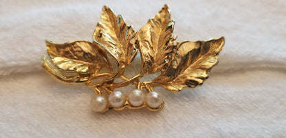 Vintage Gold Tone Pearl Leaves Brooch