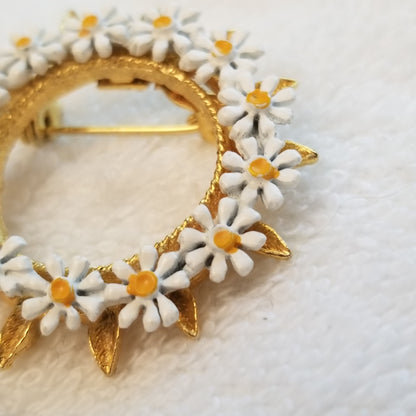 Daisy Wreath Brooch